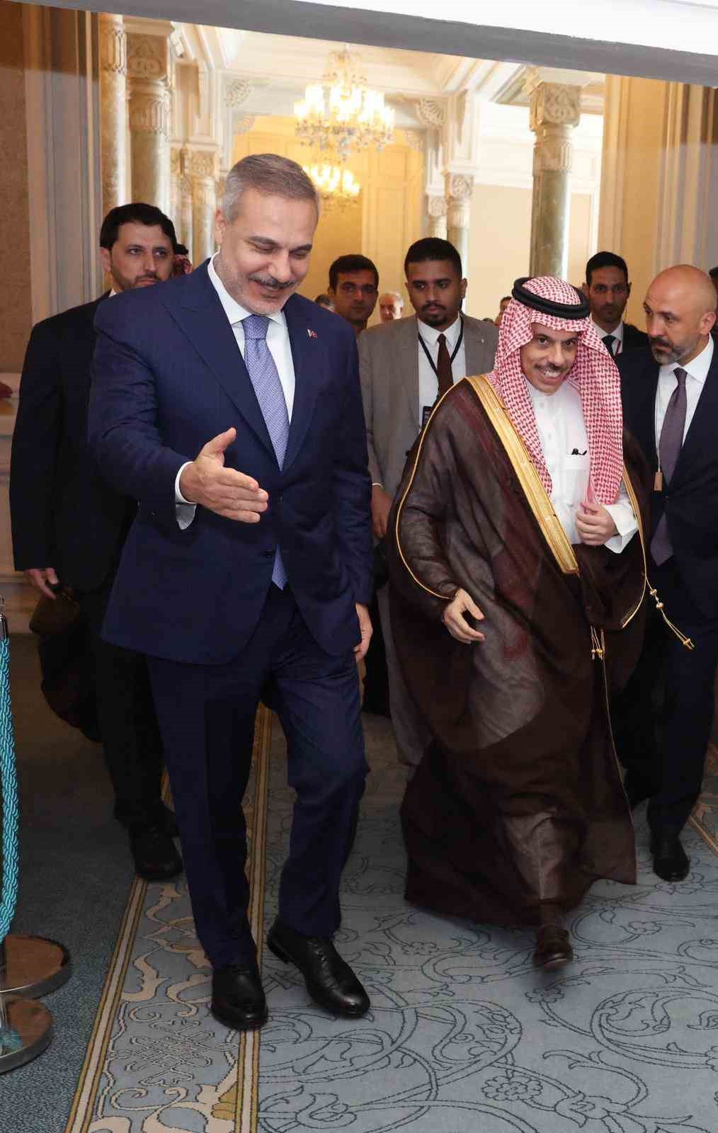 Dışişleri Bakanı Hakan Fidan, Suudi Arabistan Dışişleri Bakanı Faysal bin Ferhan Al Suud ile g&ouml;r&uuml;şt&uuml;