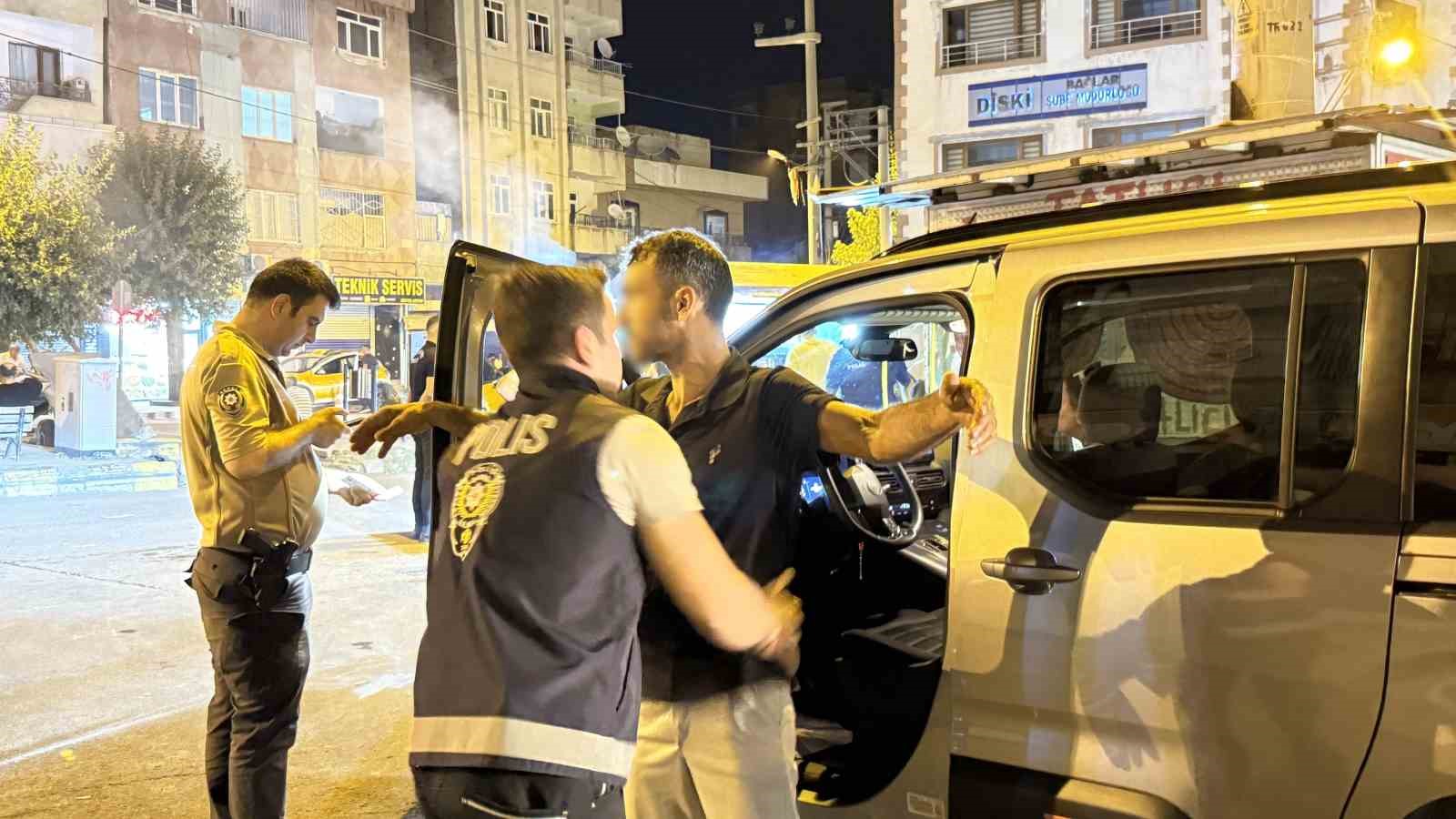 Diyarbakır&rsquo;da d&ouml;rt mahallede &ouml;zel harekat polisi destekli "şok" uygulama