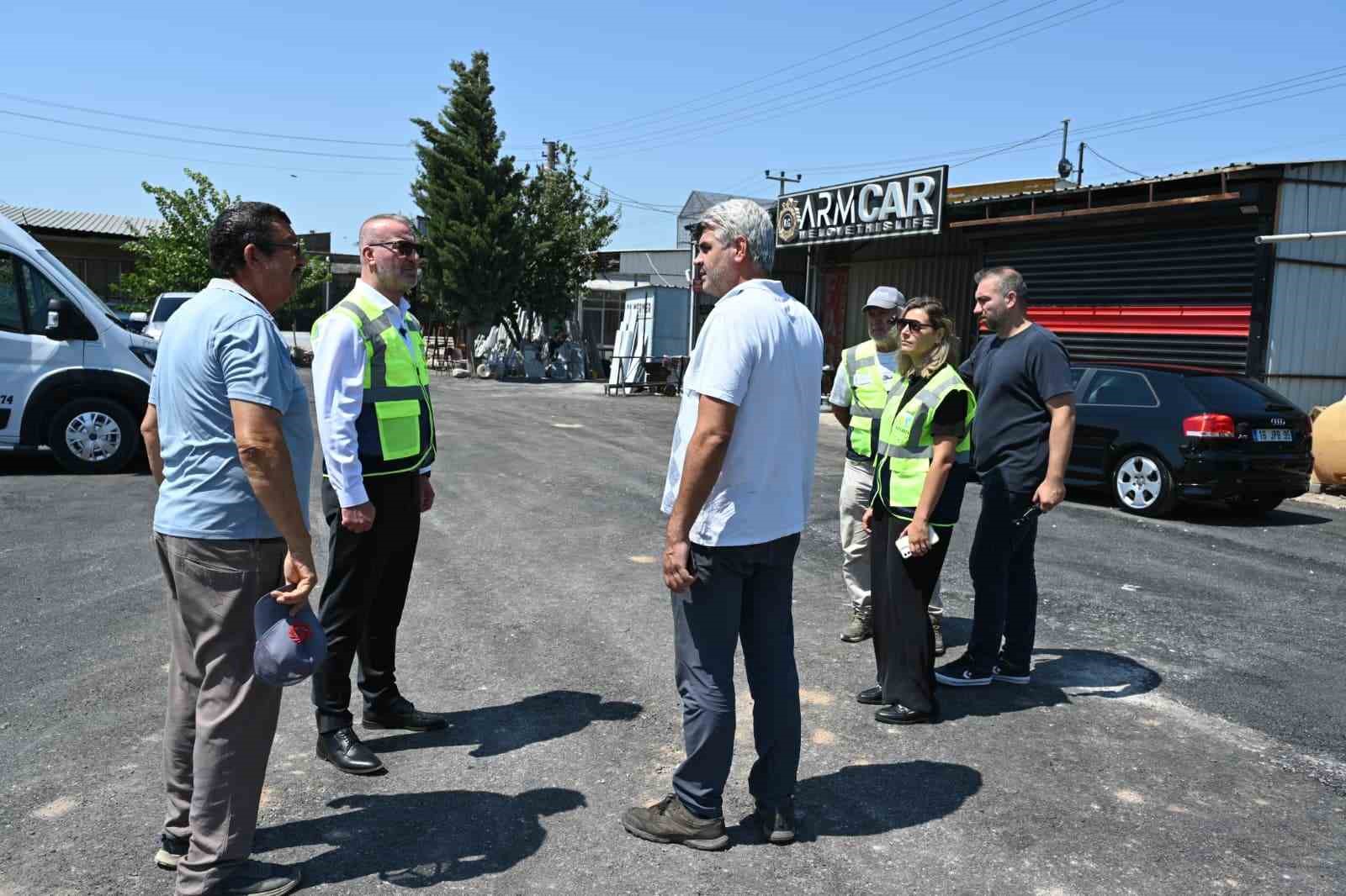 Karacabey&rsquo;de asfalt mesaisi aralıksız s&uuml;r&uuml;yor