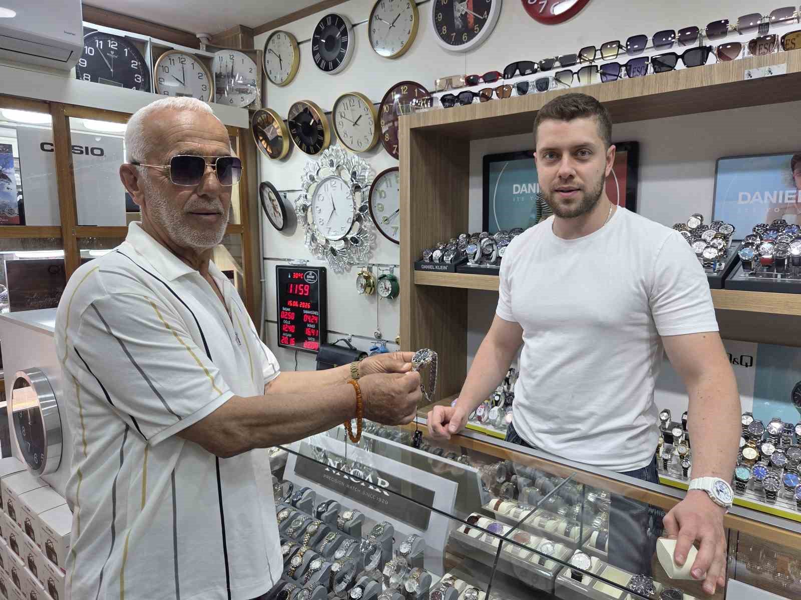 D&uuml;ğ&uuml;n ve nişan sezonu saatlere olan talebi artırdı