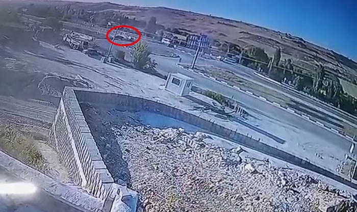 Isparta&rsquo;da iki otomobil kavşakta &ccedil;arpıştı: 10 yaralı