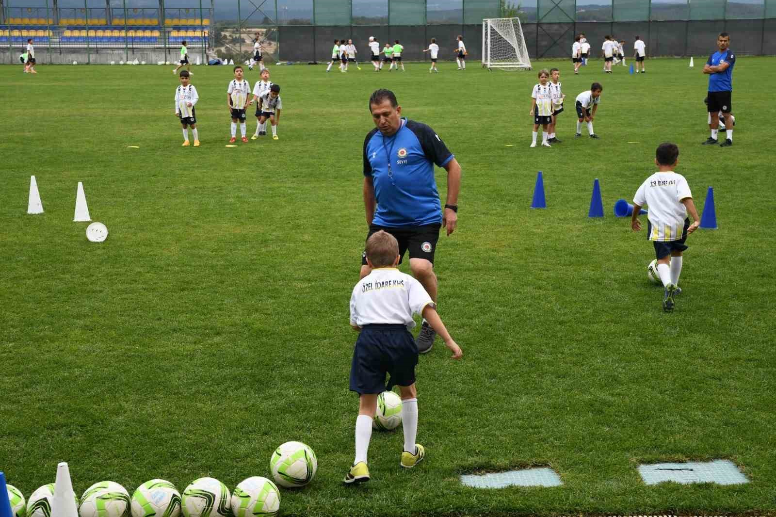 Kastamonu&rsquo;da 120 &ccedil;ocuk yaz tatilini futbol okulunda değerlendirdi