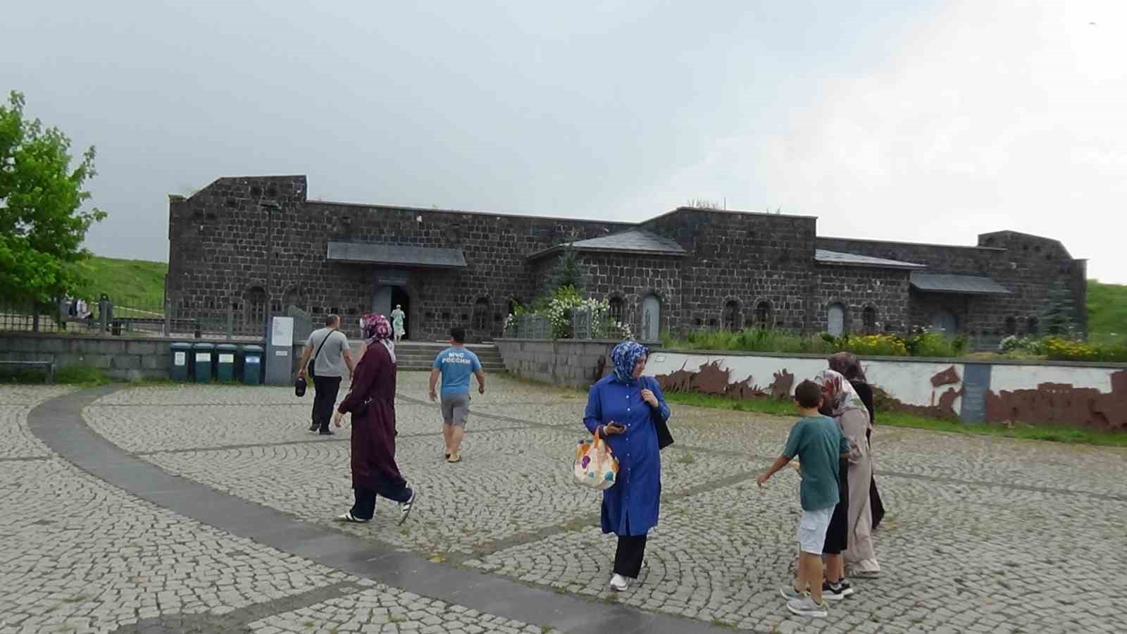 Kars&rsquo;ta tarihe dokunan m&uuml;ze: Kafkas Cephesi&rsquo;nin acıları ve kahramanlığı ziyaret&ccedil;ileri derinden etkiliyor