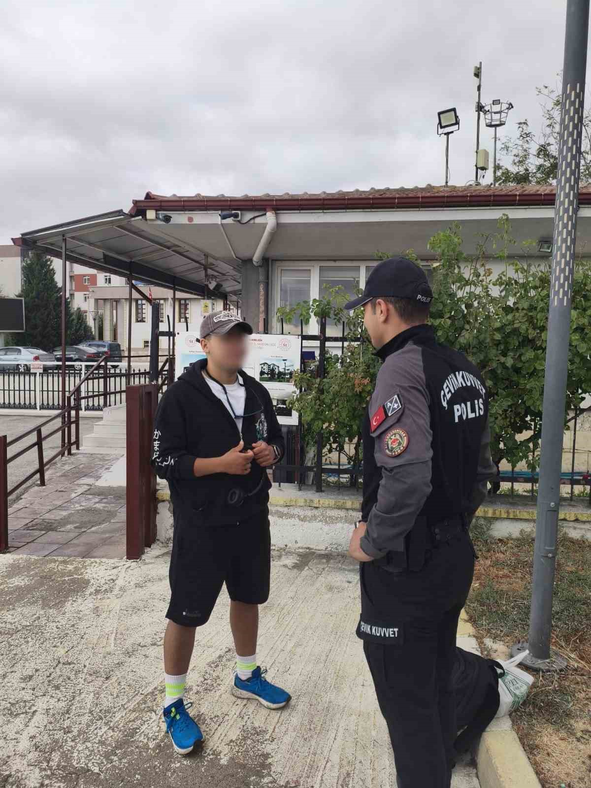 Polisten okul &ccedil;evrelerinde huzur ve asayiş denetimi