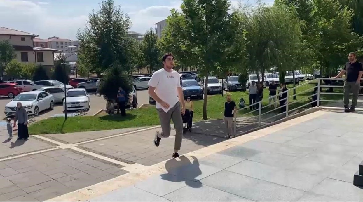 KPSS heyecanı başladı: Kimi son saniye yetişti, kimi yetişemedi