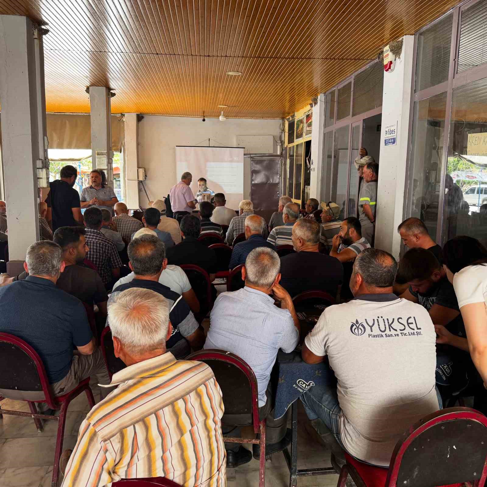 Efeler&rsquo;de &uuml;reticilere bitki koruma &uuml;r&uuml;nleri ve B-Re&ccedil;ete sistemi anlatıldı
