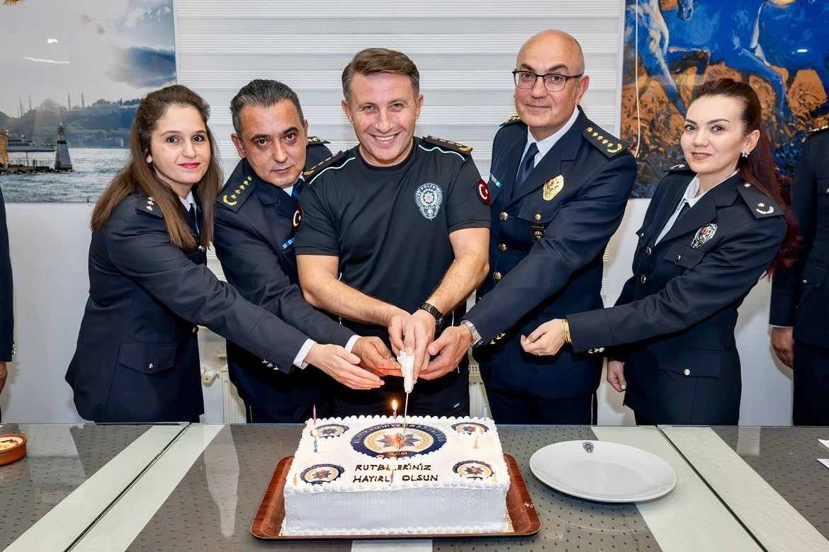 Bilecik&rsquo;te bir &uuml;st r&uuml;tbeye terfi eden m&uuml;d&uuml;rlere t&ouml;renler r&uuml;tbeleri takıldı