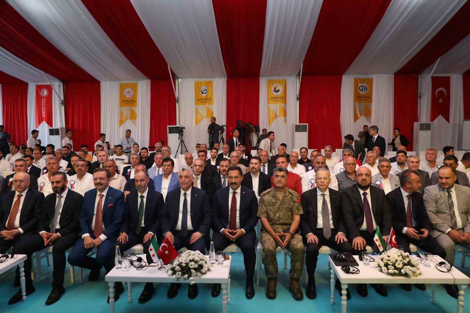 Cilveg&ouml;z&uuml;&rsquo;nde bin 200 tır kapasiteli tır parkının a&ccedil;ılışı ger&ccedil;ekleştirildi