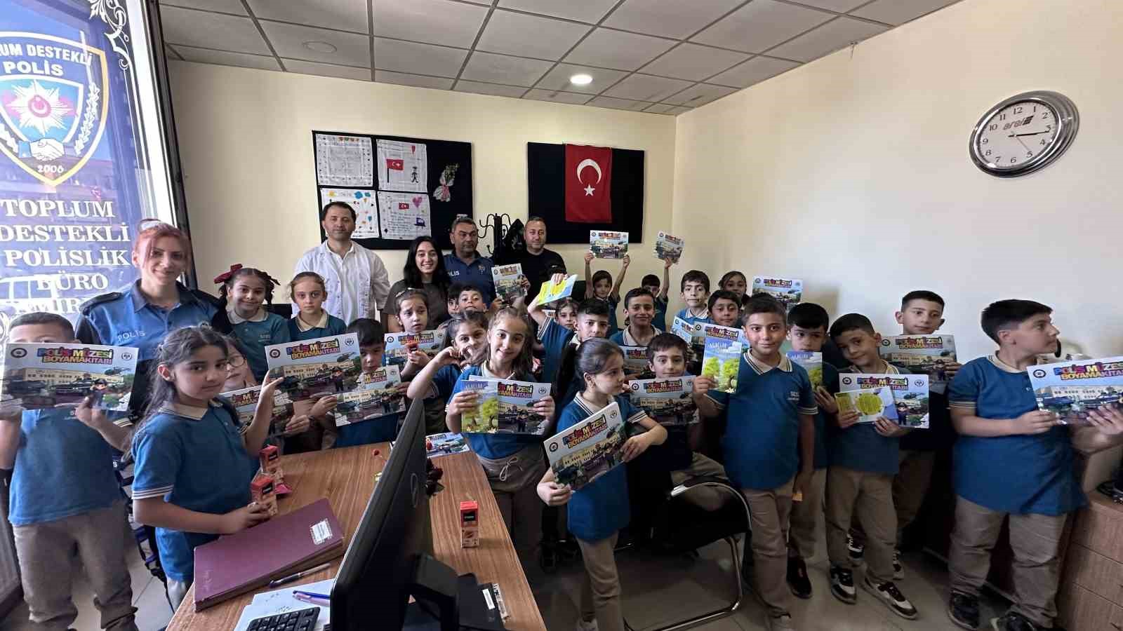 Minik &ouml;ğrenciler Toplum Destekli Polislik B&uuml;ro Amirliğini gezdi