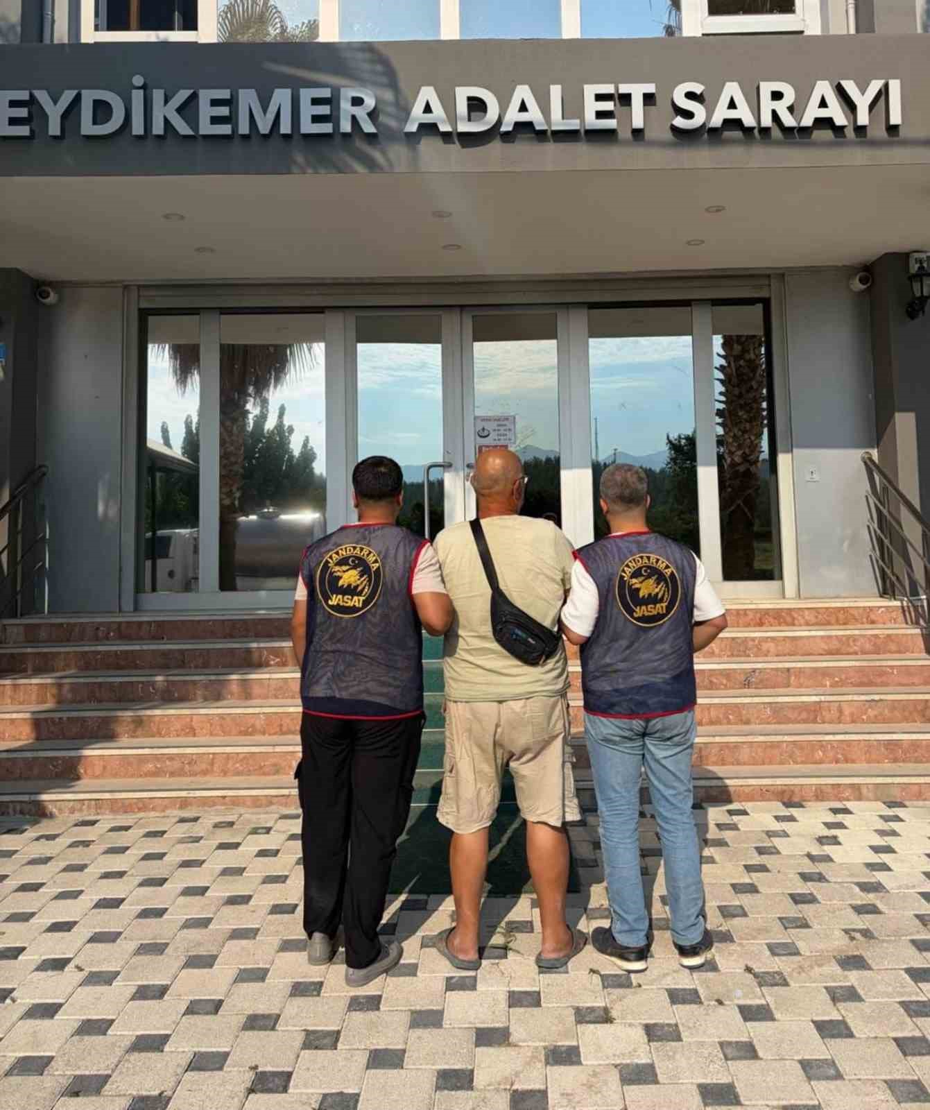 Muğla&rsquo;da Jandarma denetimlerinde 33 şahıs tutuklandı