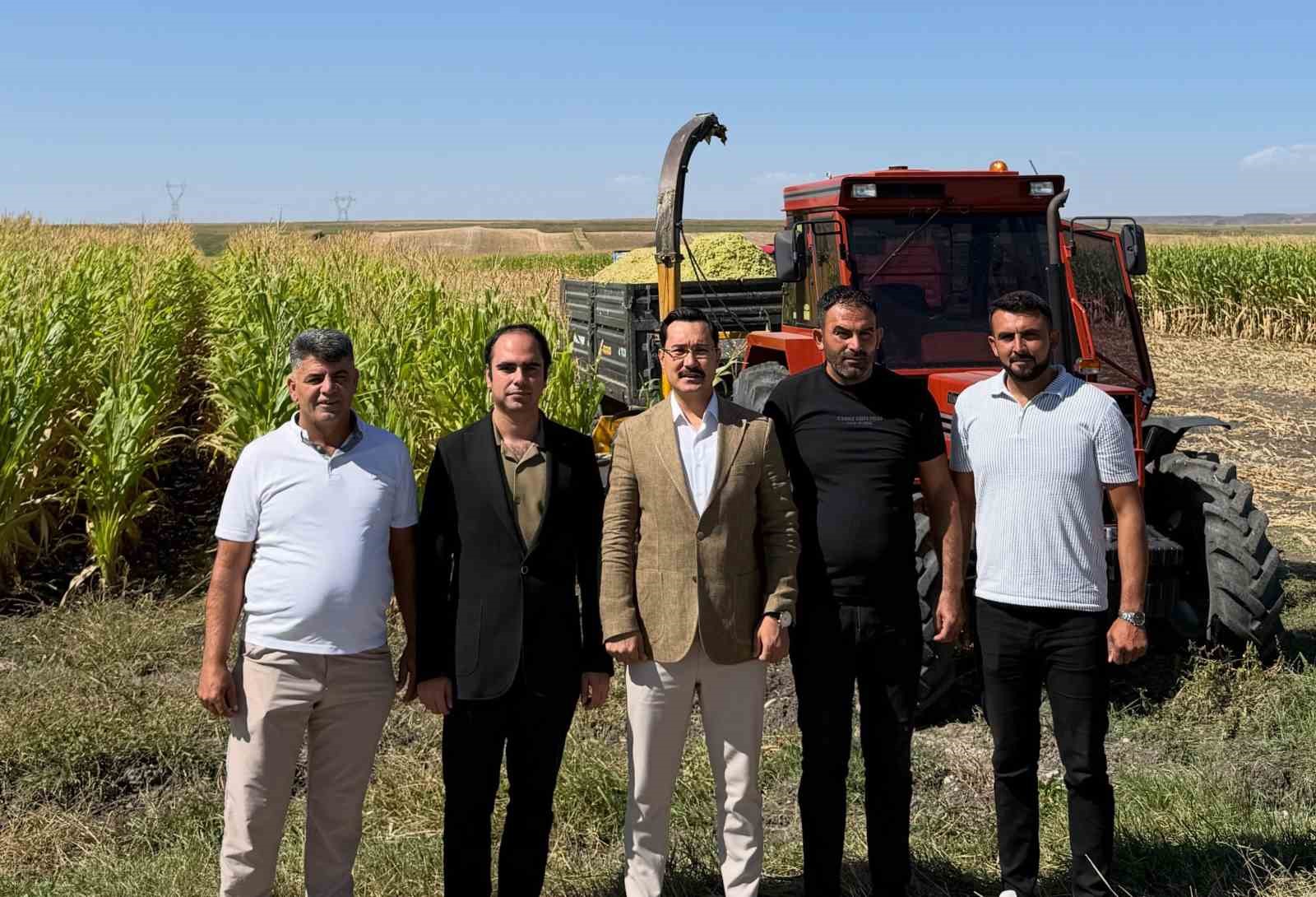 Akyaka&rsquo;da yem bitkileri hasadı başladı: Kaymakam Demirtaş&rsquo;tan &ccedil;ift&ccedil;ilere bereketli hasat temennisi