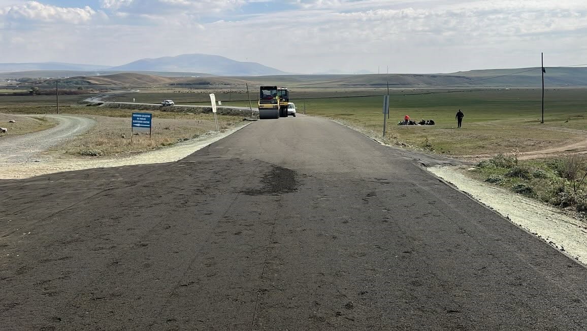 Kars&rsquo;ta kırsal ulaşım atağı başladı