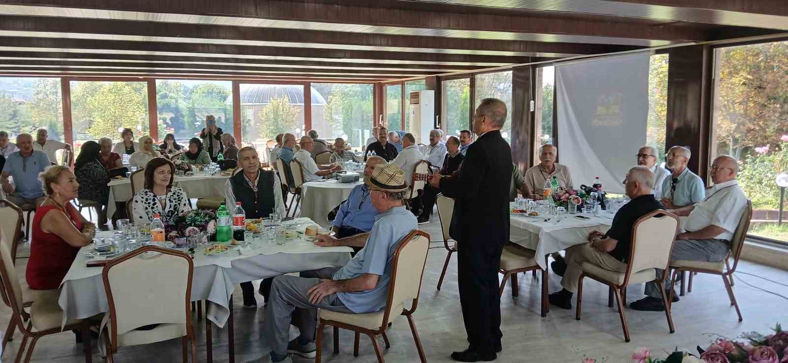 50 yıl &ouml;nce okul sırasında başlayan dostluklarını tazelediler