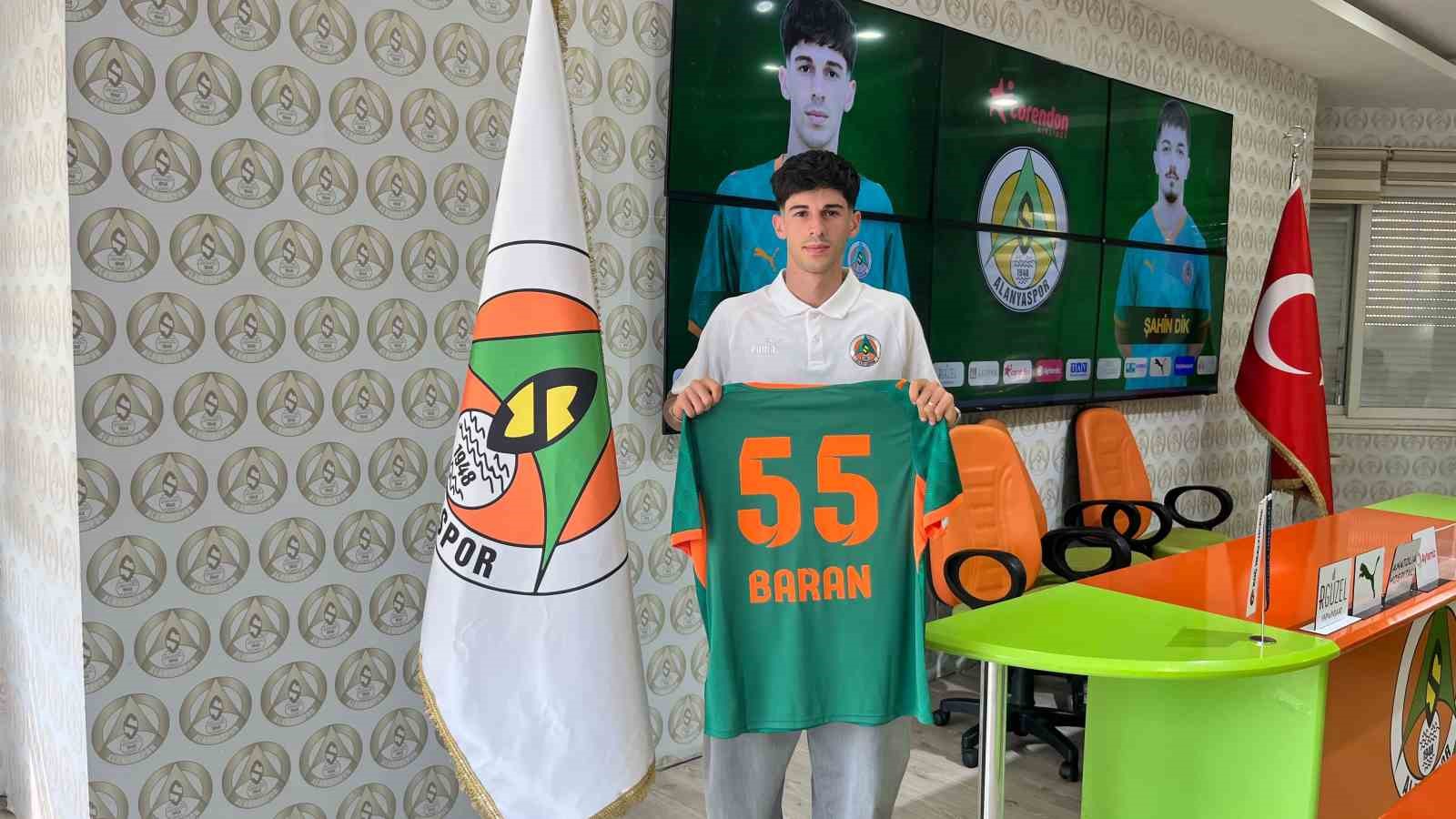 Alanyaspor&rsquo;dan orta sahaya &ccedil;ifte takviye