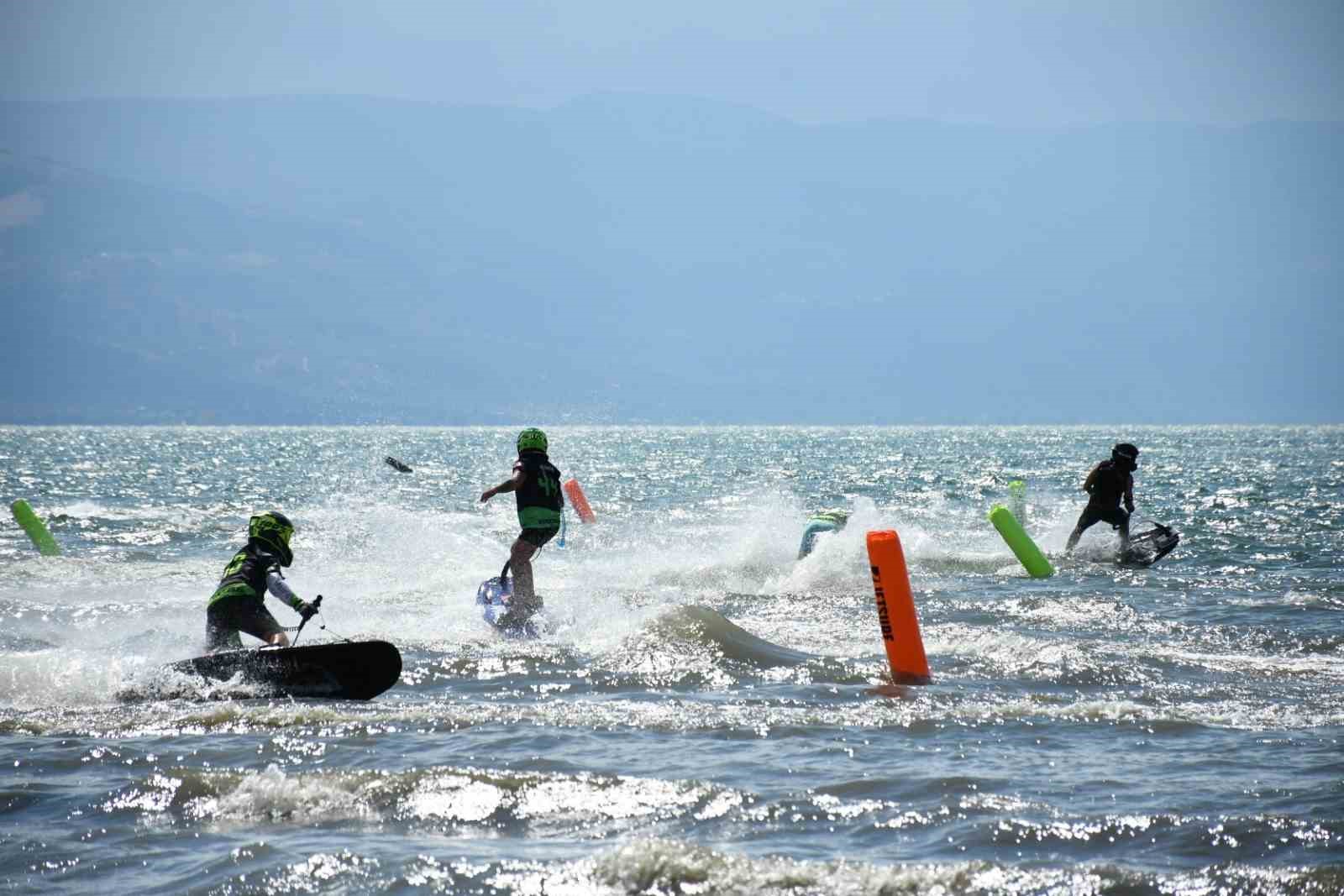 İznik G&ouml;l&uuml;&rsquo;nde adrenalin zirve yaptı