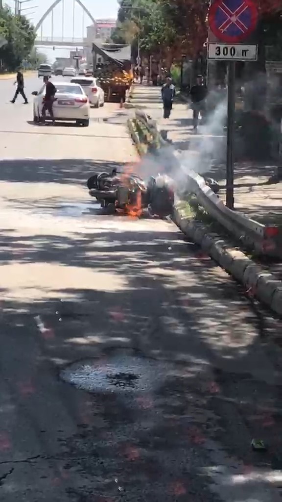 Muş’ta seyir halindeki motosiklet alev aldı