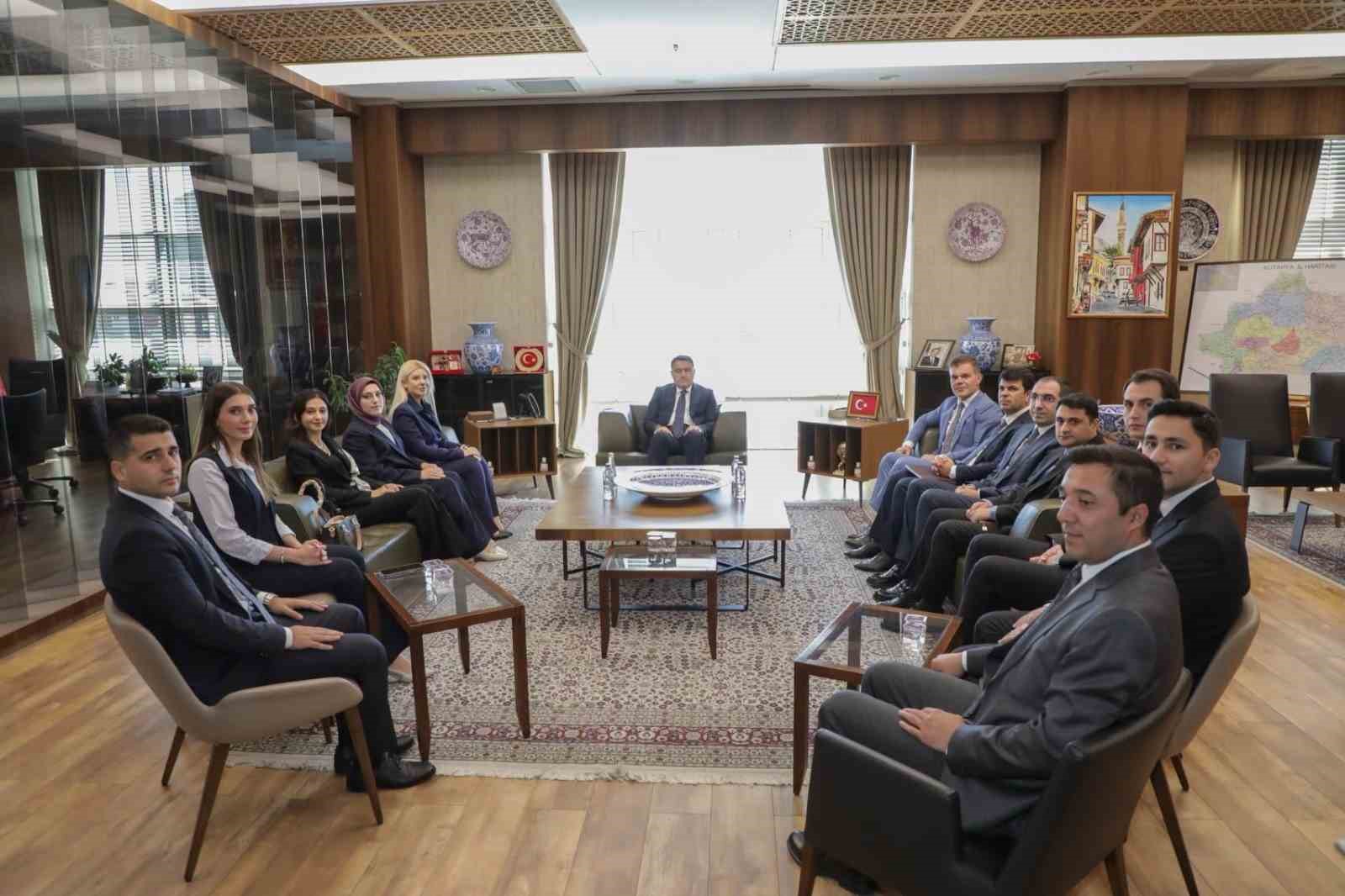 K&uuml;tahya Valisi Işın, il&ccedil;e kaymakamlarıyla bir araya geldi