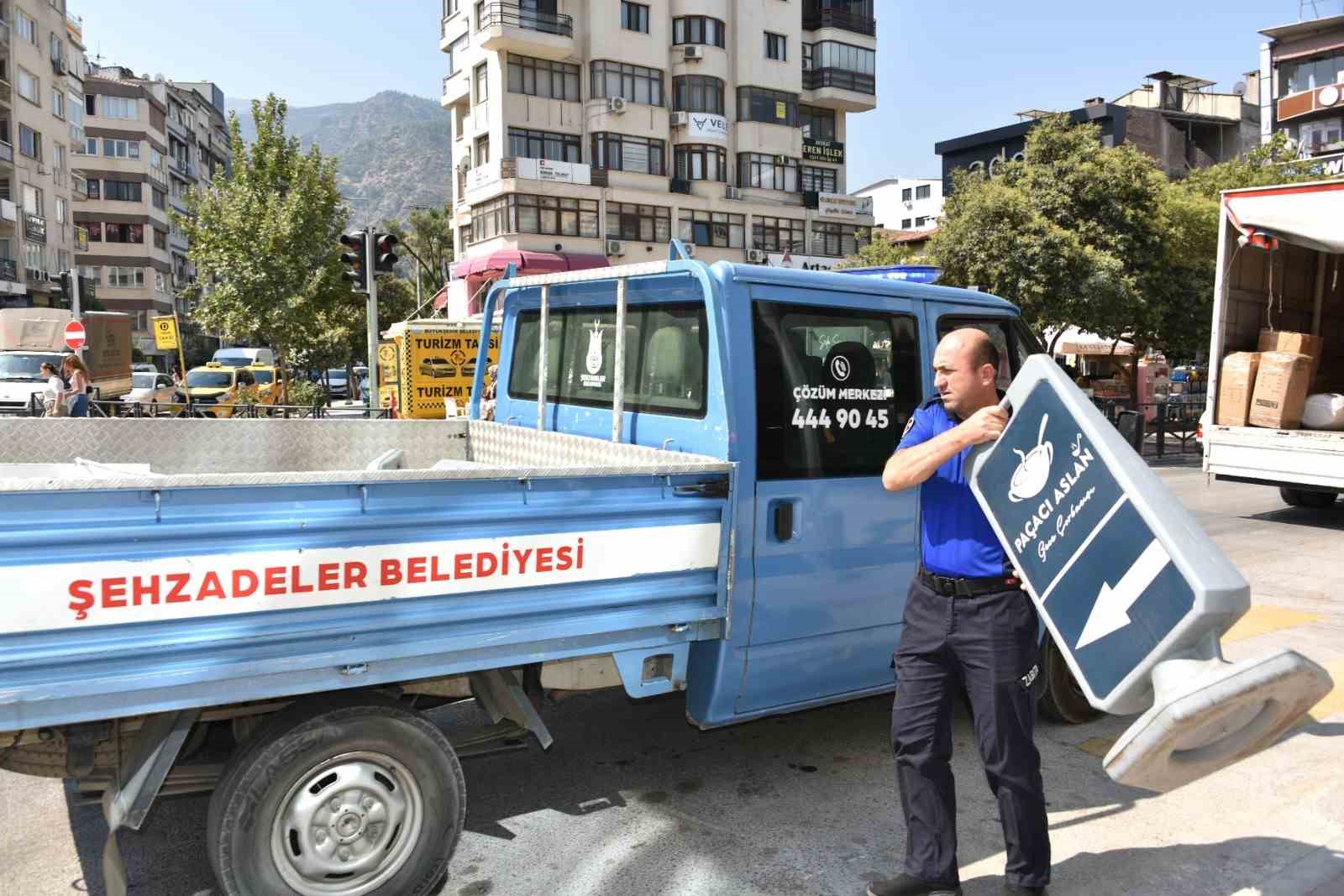 Şehzadeler&rsquo;de zabıta ekiplerinden sıkı denetim