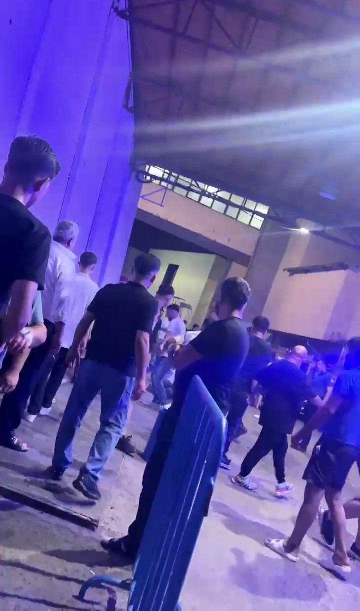 Acil servis &ouml;n&uuml;nde yaşanan kavga paniğe neden oldu