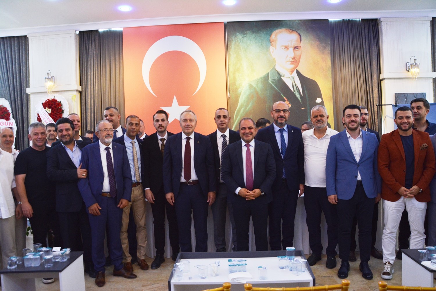 MHP Yunusemre&rsquo;de yeni başkan Ali &Ouml;zkan oldu
