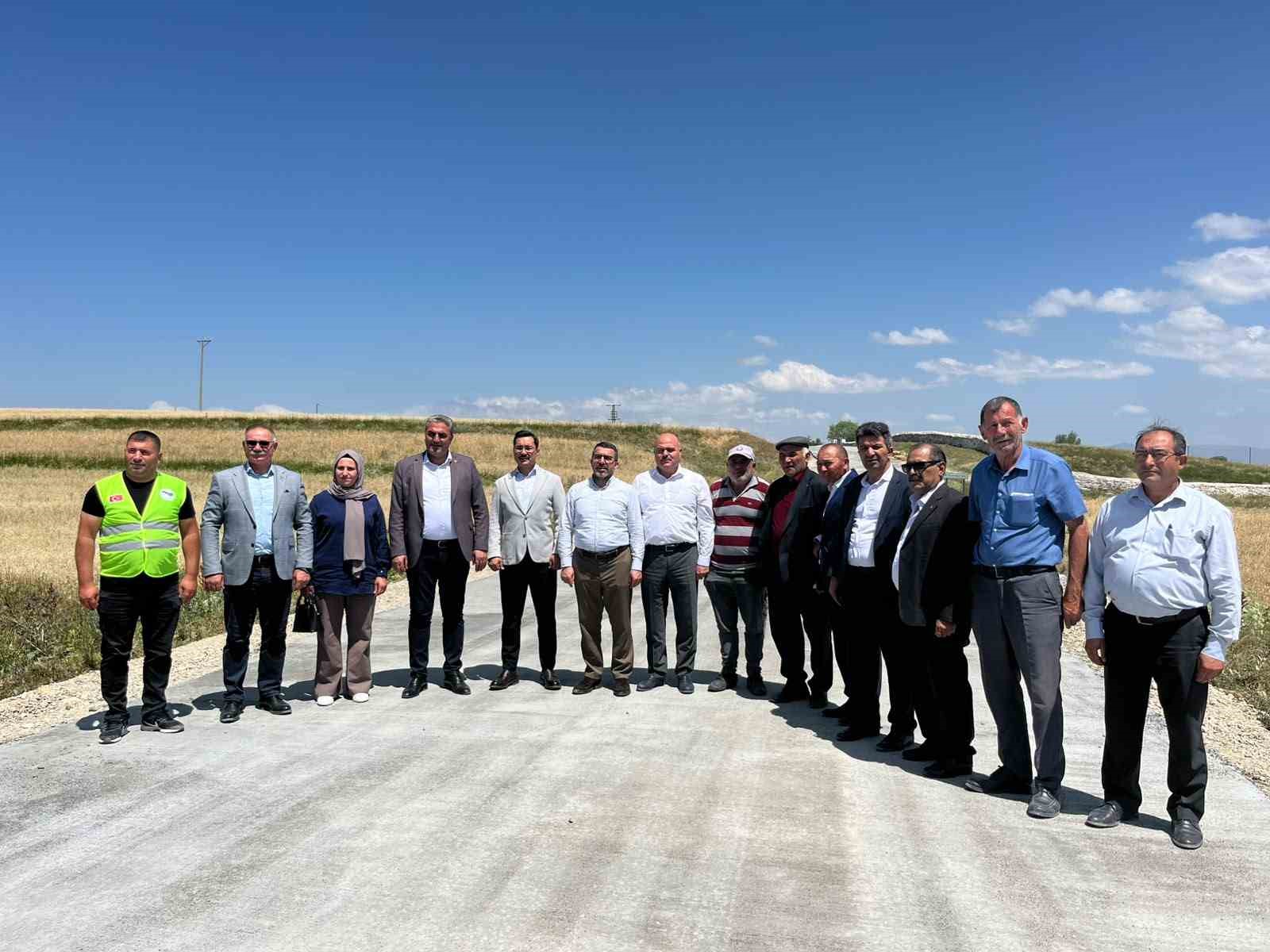 Akyaka&rsquo;da k&ouml;y yollarının sorunu &ccedil;&ouml;z&uuml;l&uuml;yor