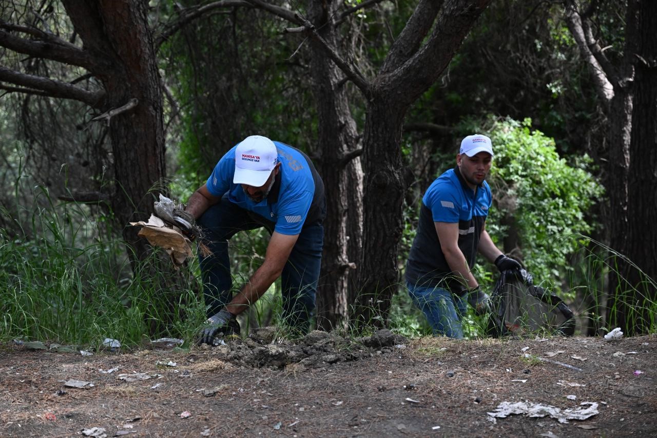 &Ccedil;iftlik Park Mesire Alanı&rsquo;nda &ccedil;evre i&ccedil;in el ele verildi