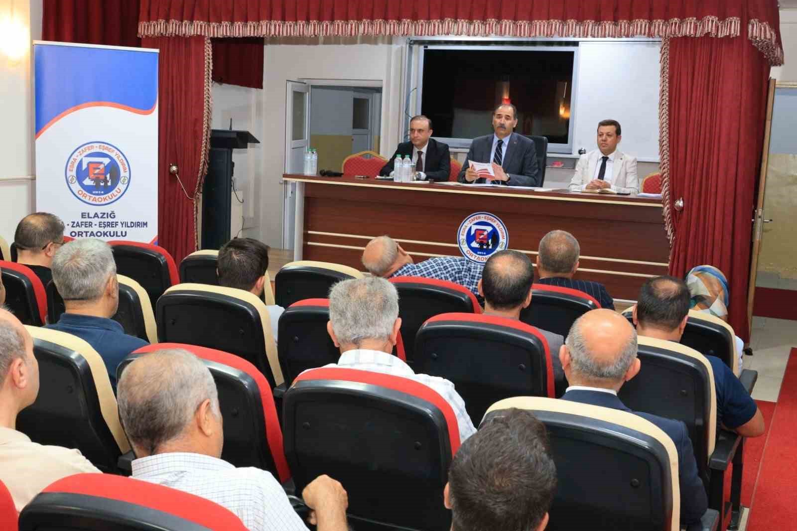 Milli Eğitim M&uuml;d&uuml;r&uuml; G&uuml;n, ortaokul m&uuml;d&uuml;rleriyle bir araya geldi