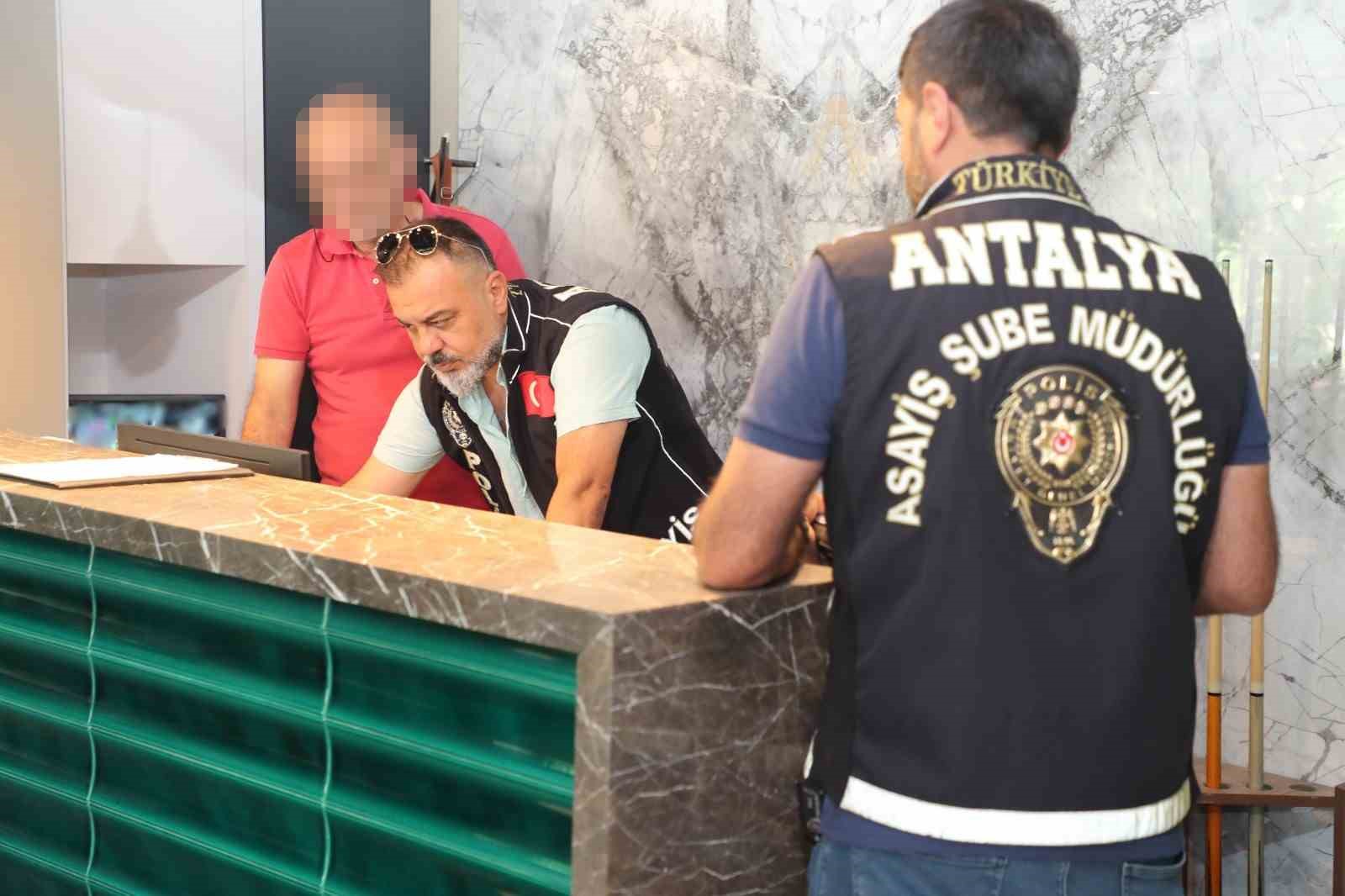 Antalya&rsquo;da g&uuml;n&uuml;birlik konaklama ve ara&ccedil; kiralama firmaları denetlendi