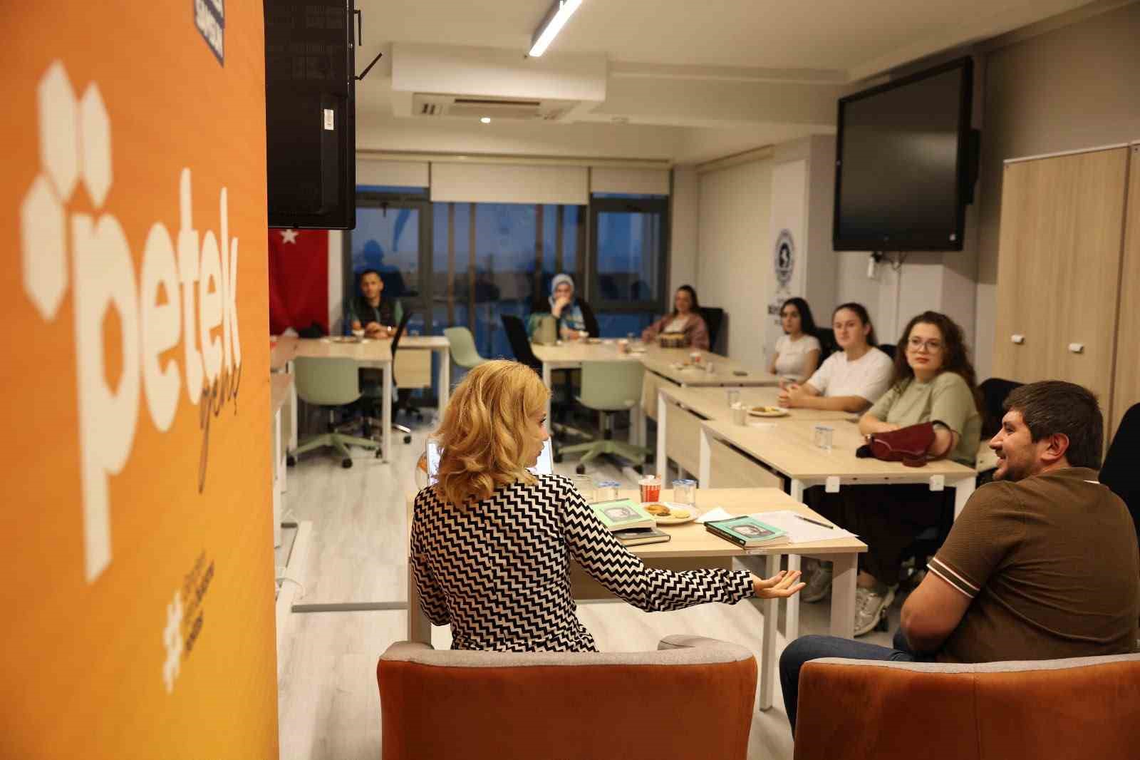 Kitap kul&uuml;b&uuml;n&uuml;n eyl&uuml;l ayı g&uuml;ndemi: "Kuyucaklı Yusuf"
