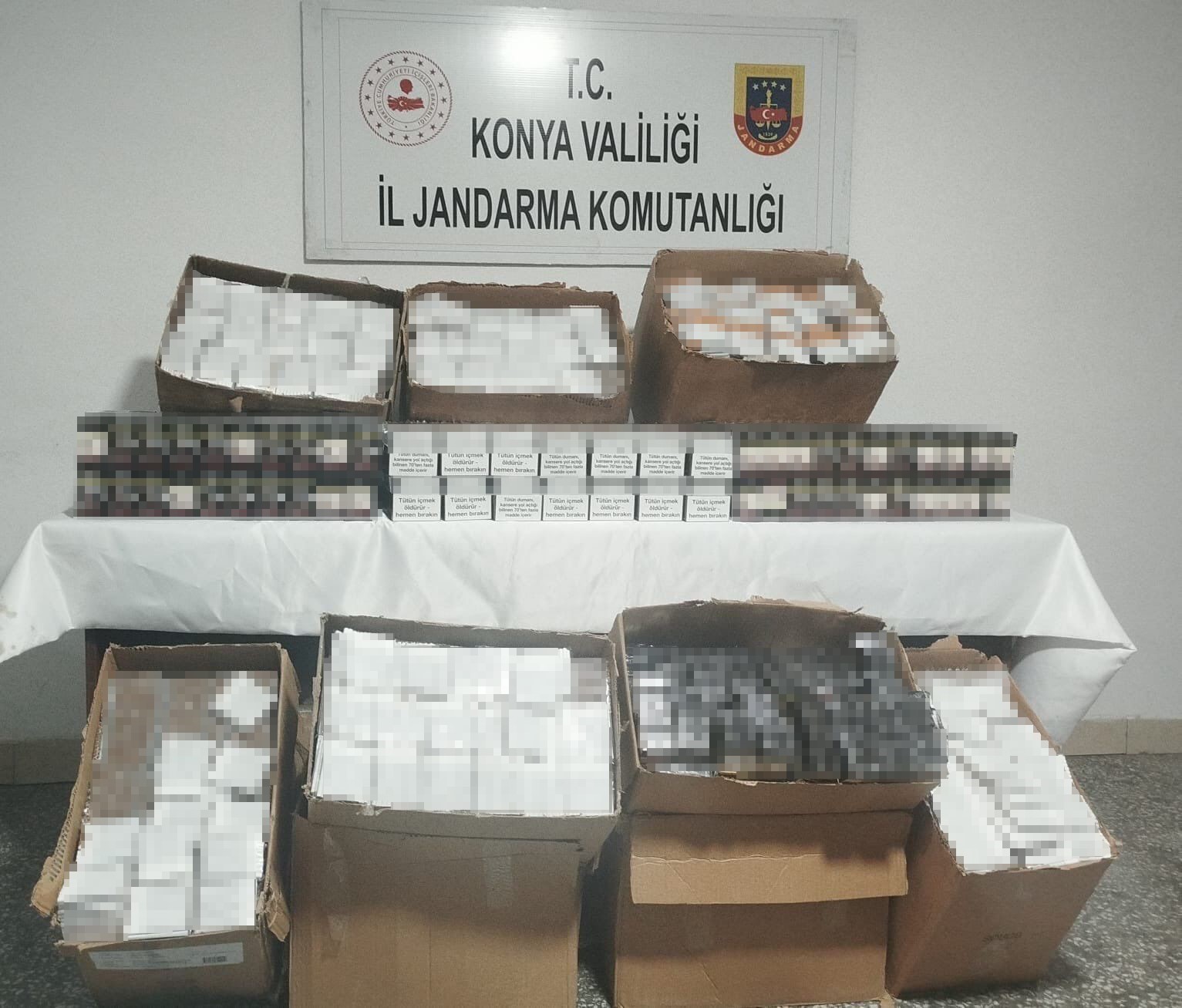 Konya&rsquo;da 186 bin makaron ve 240 ka&ccedil;ak parf&uuml;m ele ge&ccedil;irildi