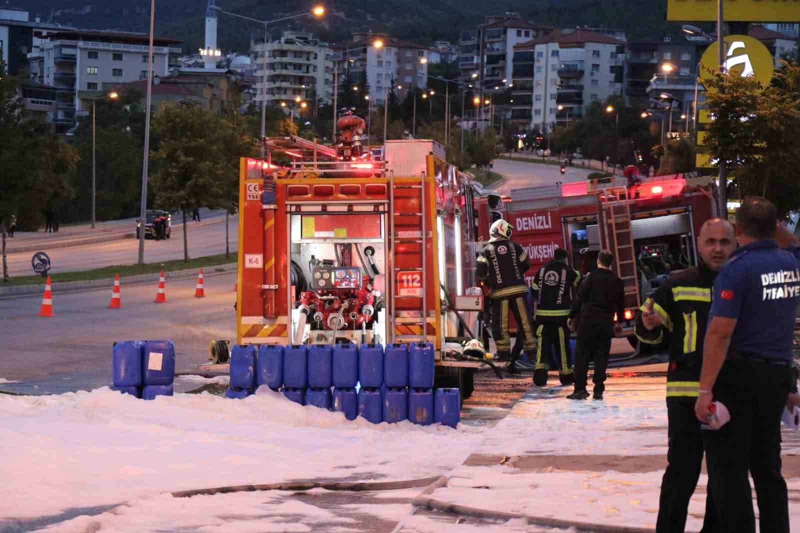 Denizli&rsquo;de akaryakıt istasyonundaki yangın kontrol altına alındı