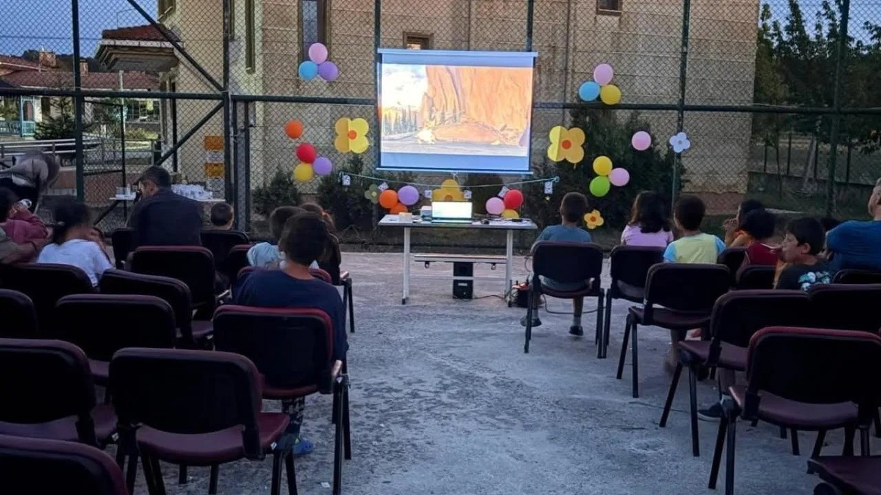 Sinop&rsquo;ta &ccedil;ocuklar a&ccedil;ık hava sinemasında buluştu