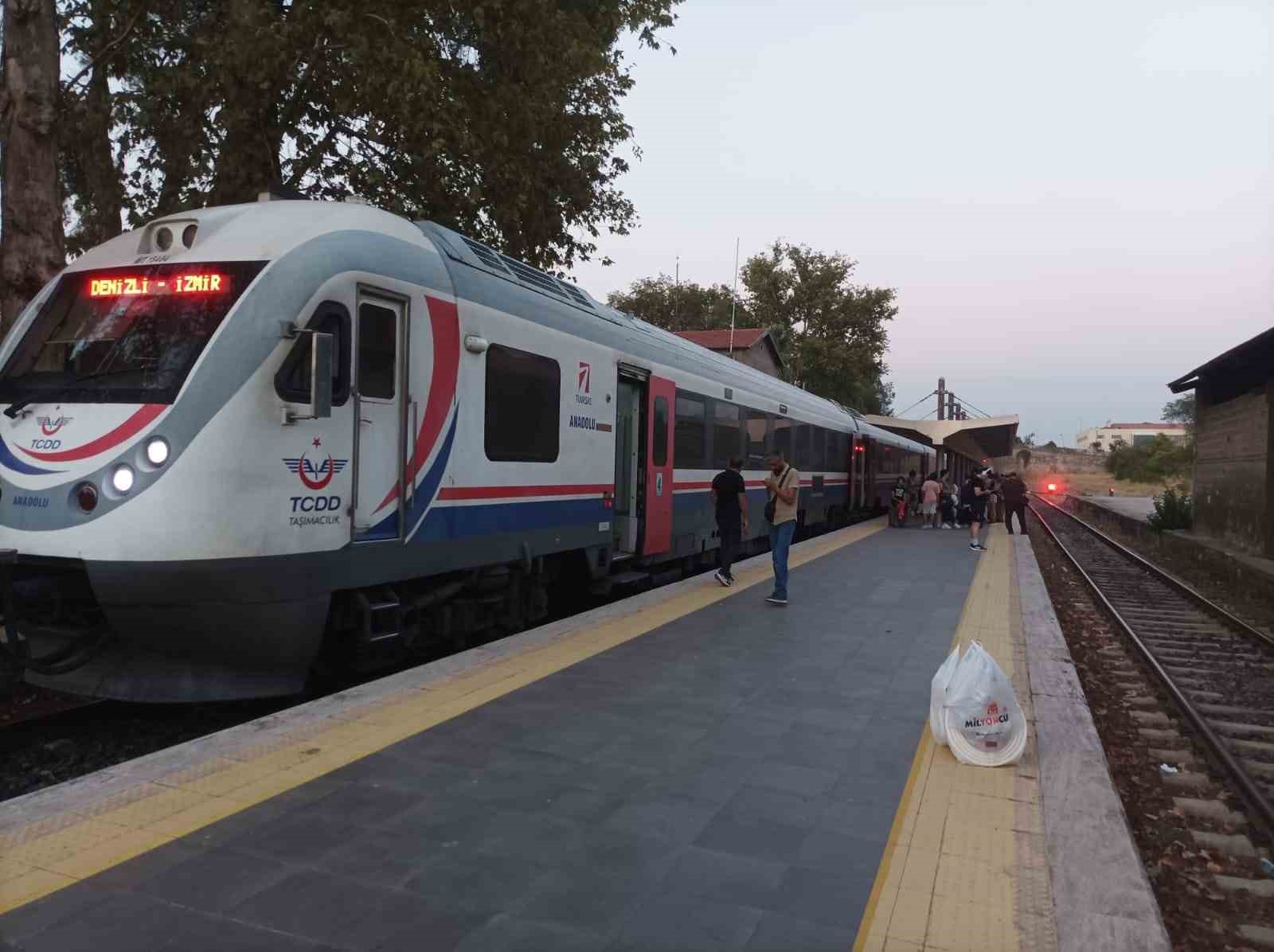 Denizli-İzmir treni arıza yaptı