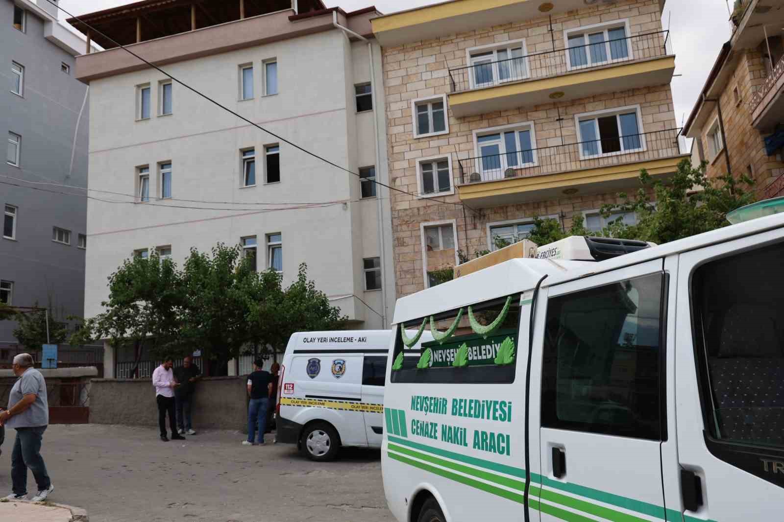 Haber alınamayan adam evinde &ouml;l&uuml; bulundu