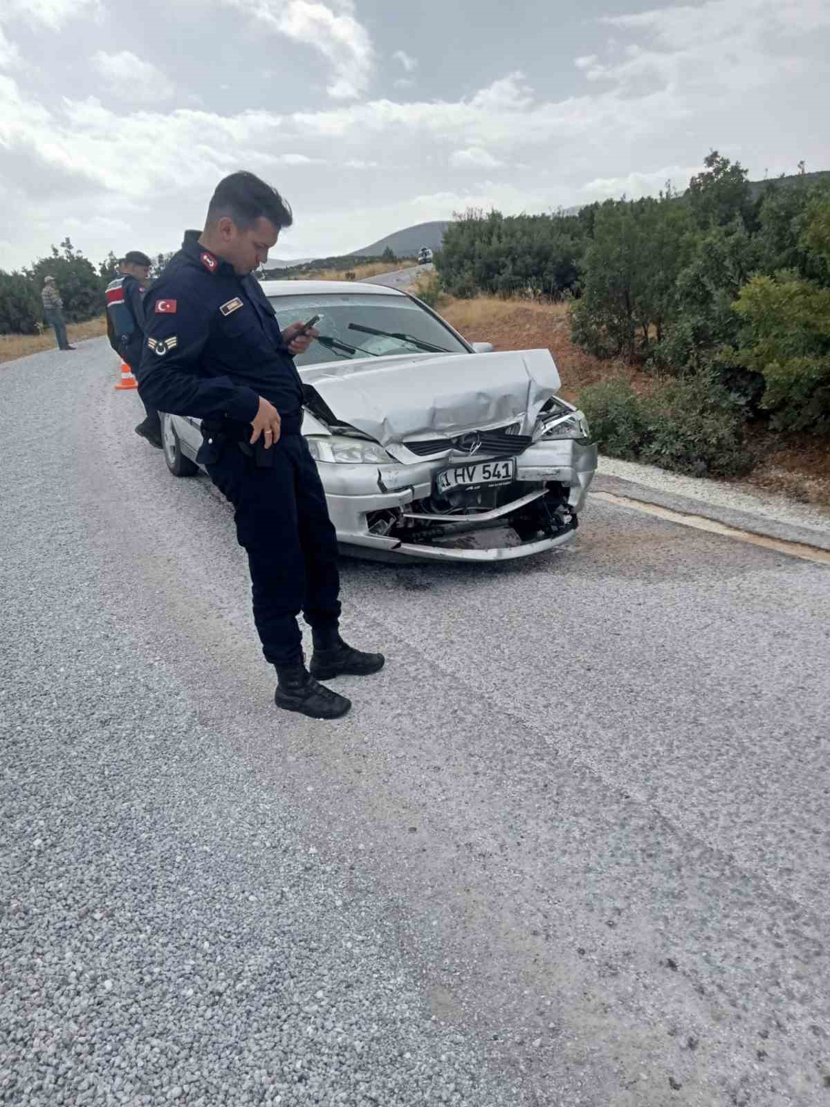 Sivrihisar&rsquo;da otomobiller kafa kafaya &ccedil;arpıştı: 1&rsquo;i ağır 2 yaralı