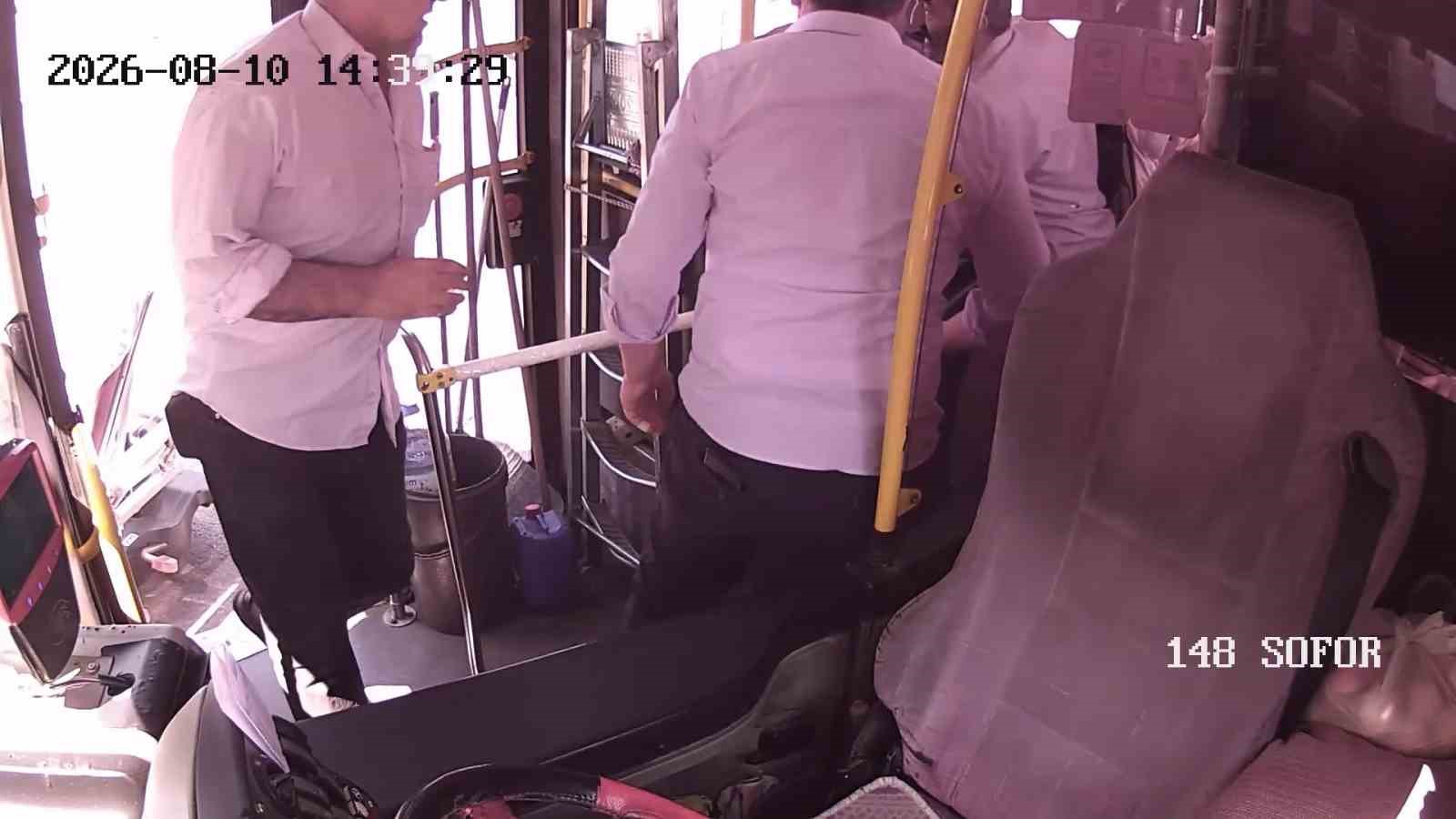 Fenalaşan yolcuyu halk otob&uuml;s&uuml; şof&ouml;r&uuml; hastaneye yetiştirdi