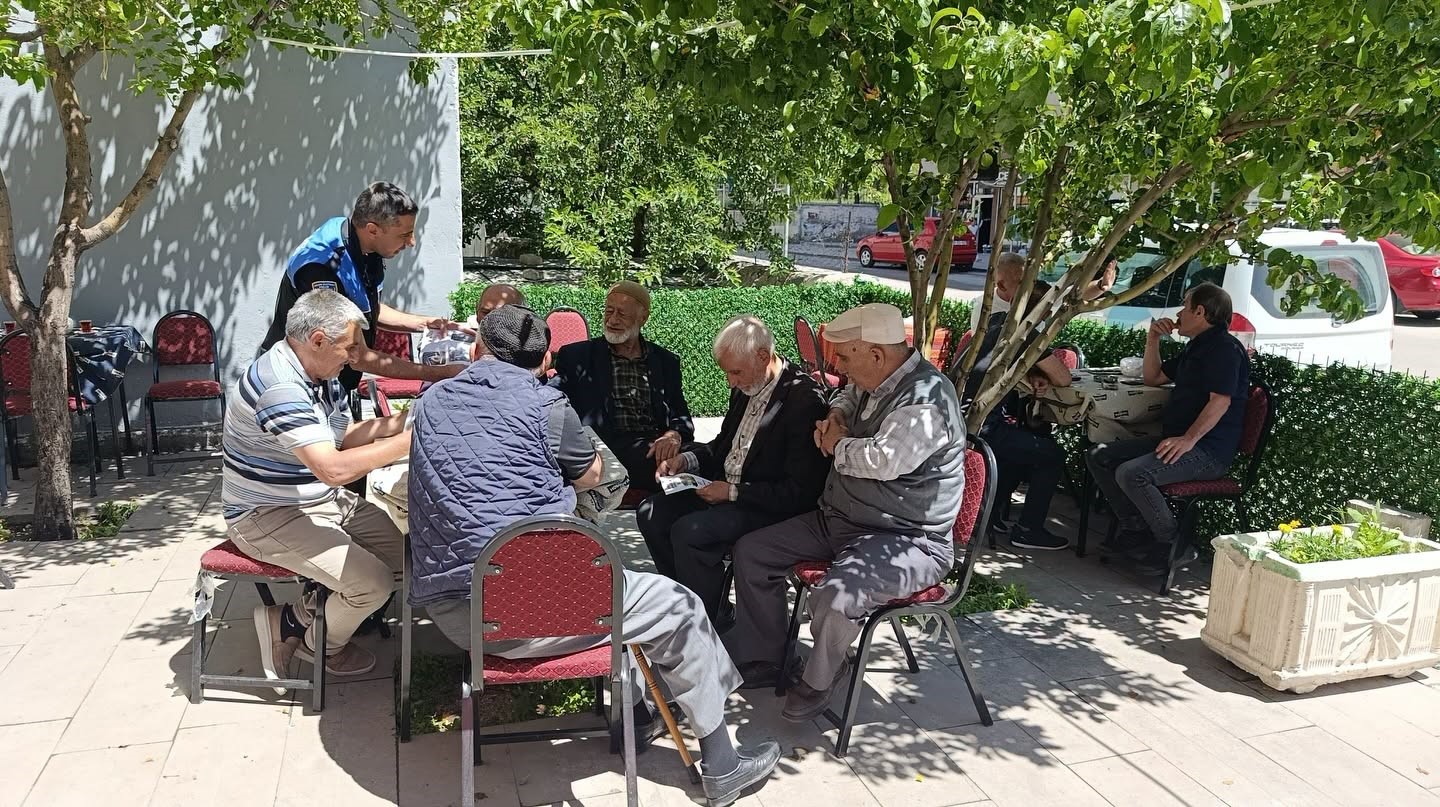 Erzurum polisi sahada: "Dadaş Kemer Takar, Her S&ouml;ze Kanmaz"