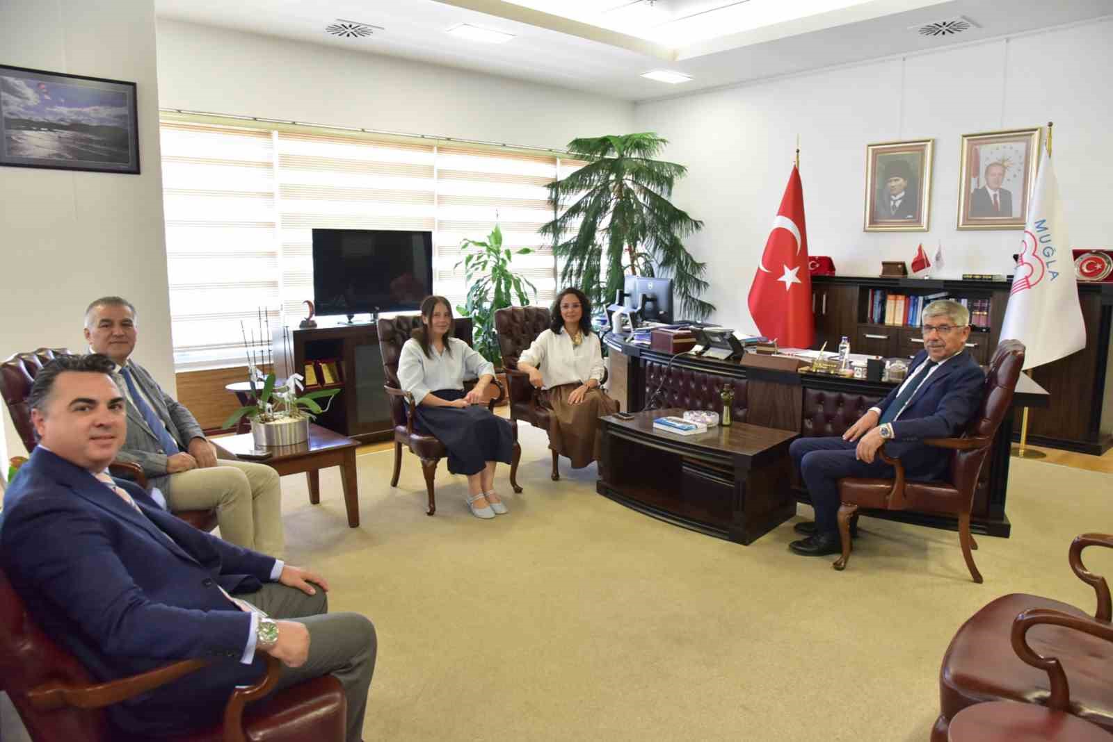 "Mahalleden Kliniğe G&uuml;l&uuml;ş Yolculuğu" projesi i&ccedil;in &uuml;&ccedil;l&uuml; iş birliği
