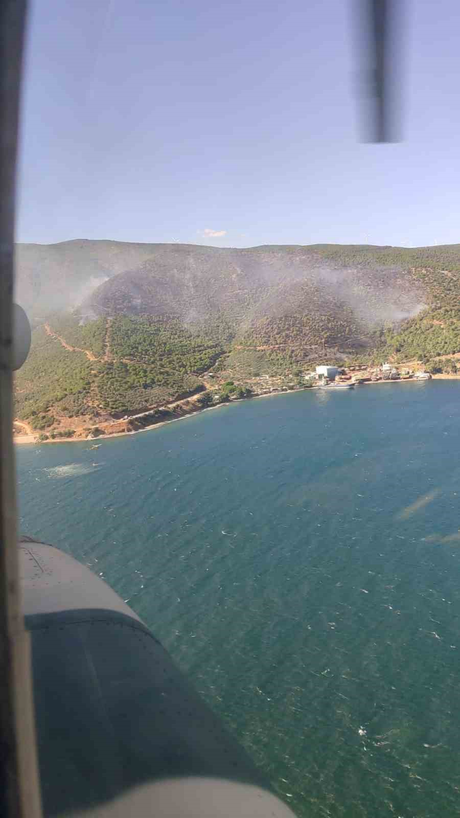 Alev kapanının i&ccedil;inde canla başla m&uuml;cadele ettiler: 5 saatin ardından yangın kontrol altında
