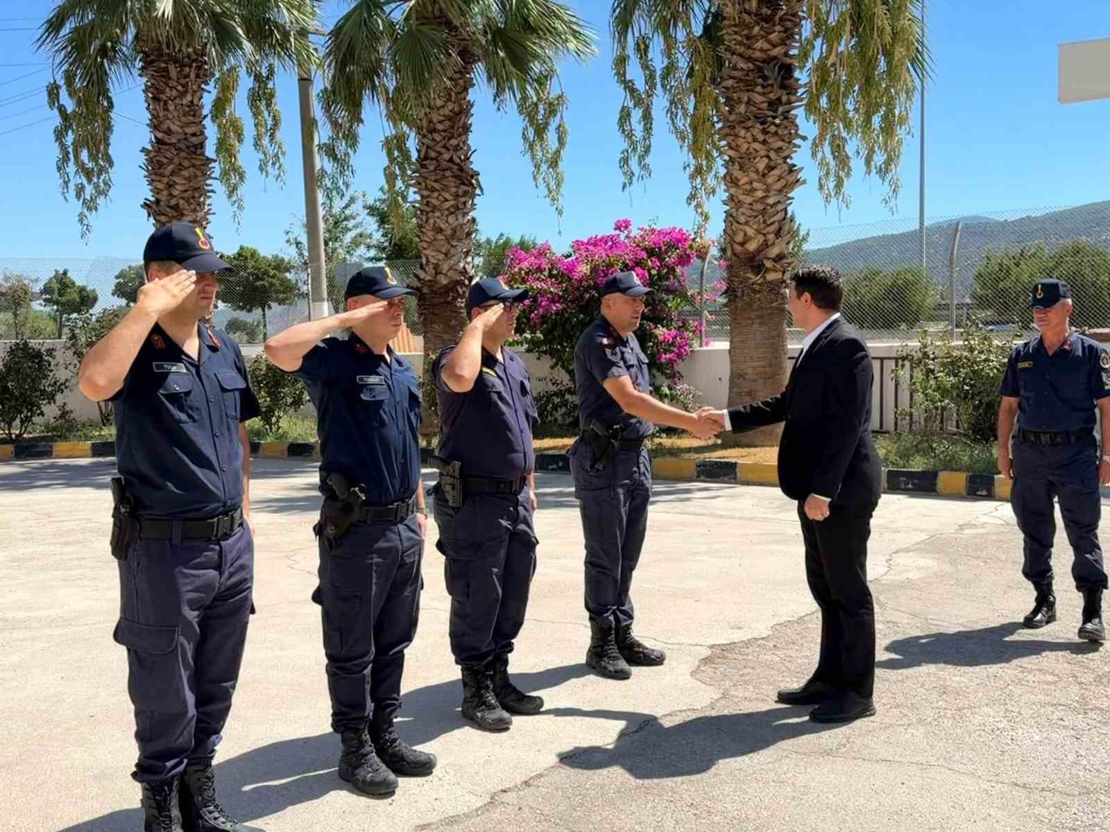 Buharkent Kaymakamı Haydaroğlu, İl&ccedil;e Jandarma Komutanlığından brifing aldı