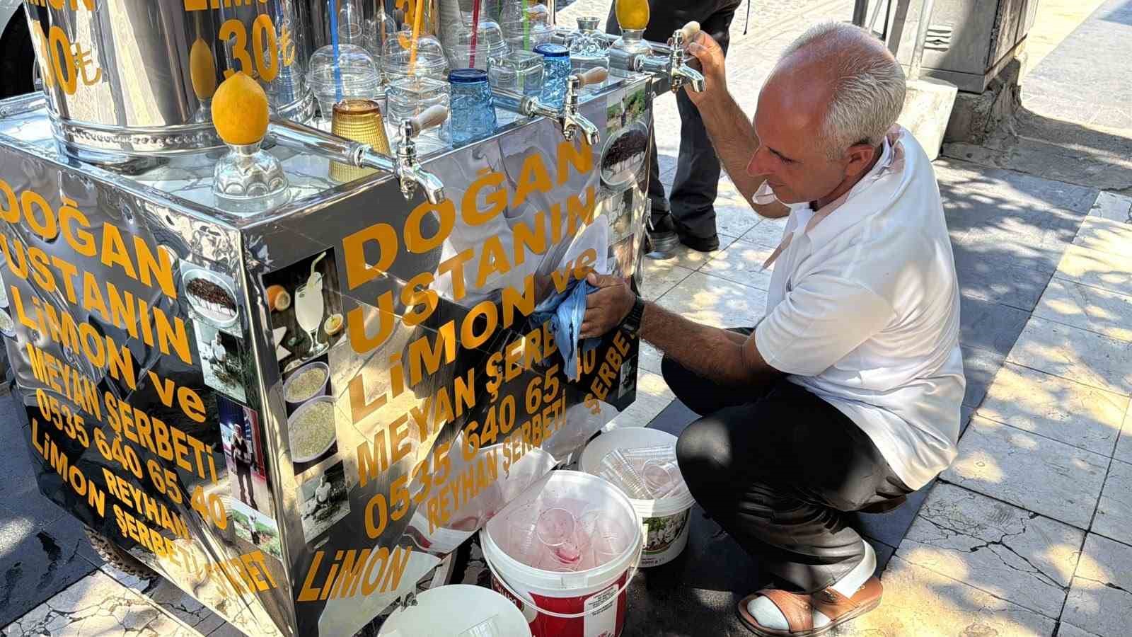 32 yıldır yaz ayları geçim kaynağı oluyor