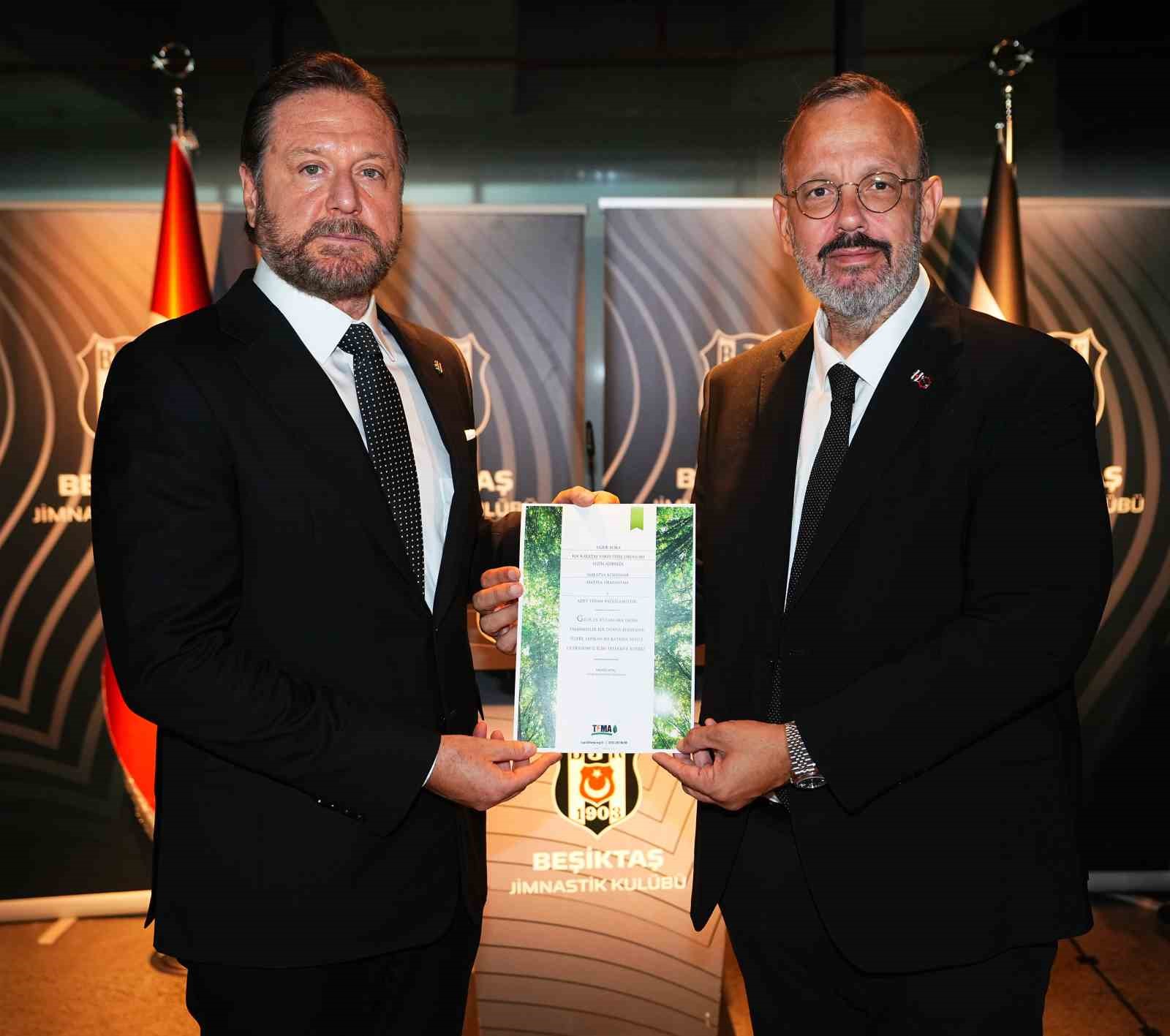 Beşiktaş Yönetim Kurulu Üyeleri, BJK-Kabataş Vakfı Okulları’nın öğretmenlerini Tüpraş Stadyumu’nda ağırladı