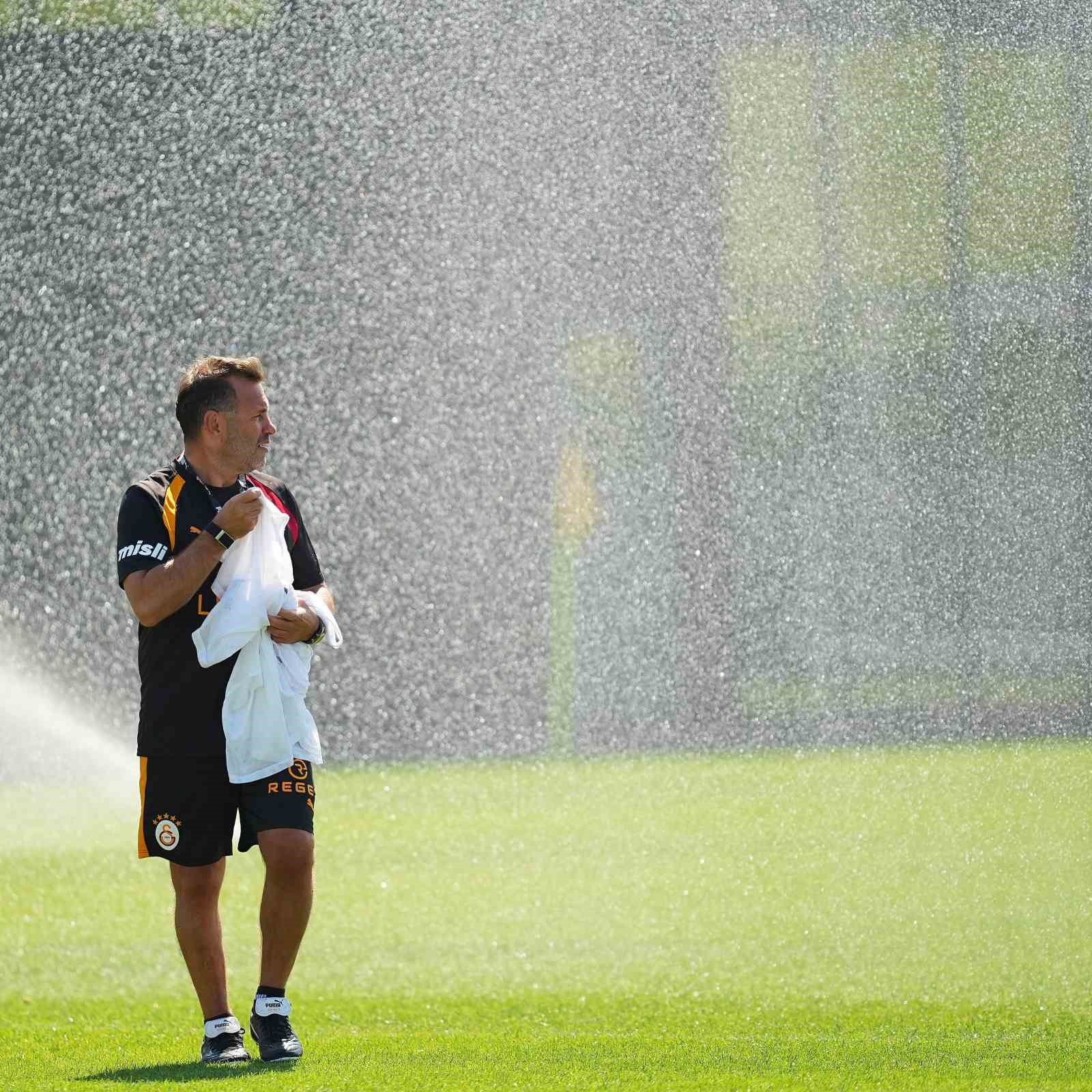 Galatasaray’ın yeni transferi Deniz Gül, ilk antrenmanına çıktı