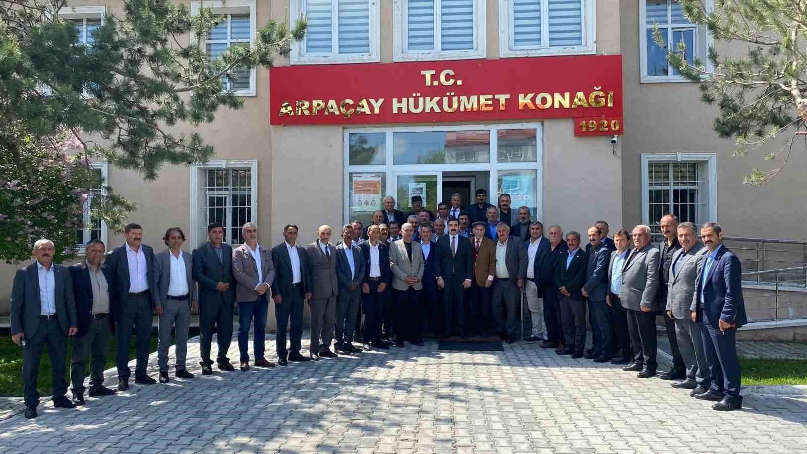 Arpa&ccedil;ay&rsquo;da değerlendirme toplantısı: Kaymakam Akk&ouml;z muhtarların taleplerini dinledi