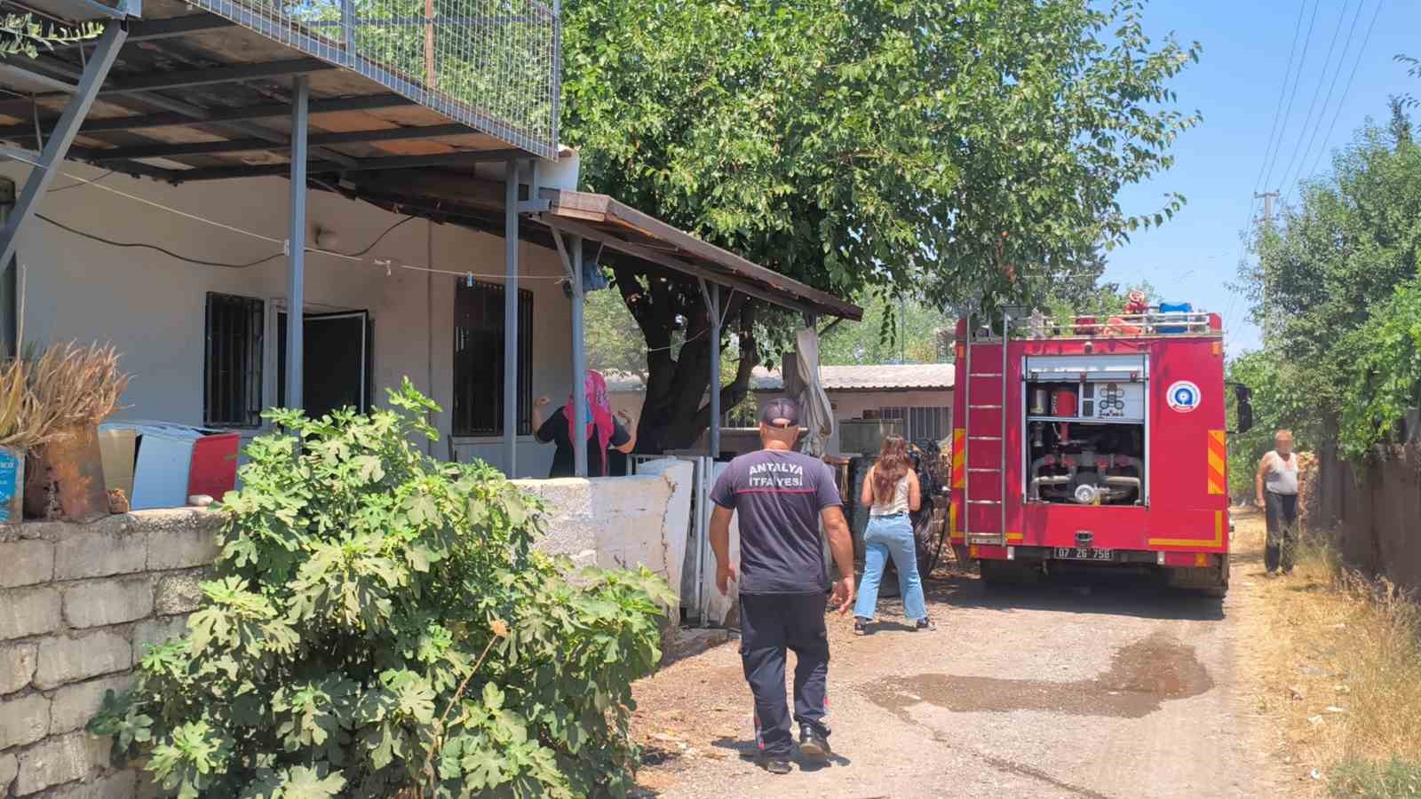 Uzaklaştırma kararını duyan yaşlı adam evi yakmaya &ccedil;alıştı, karısı 10&rsquo;uncu kez şikayet&ccedil;i oldu