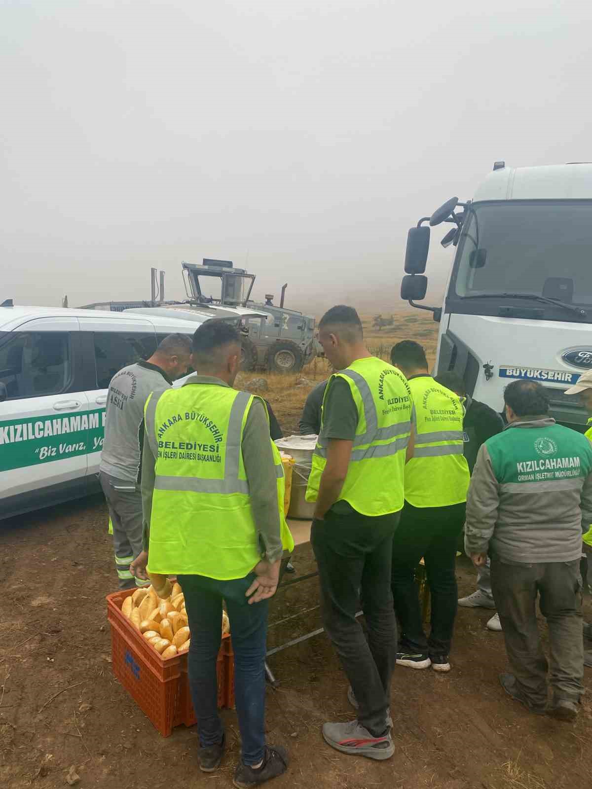 Kızılcahamam Belediyesi&rsquo;nden yangın s&ouml;nd&uuml;rme &ccedil;alışmalarına destek