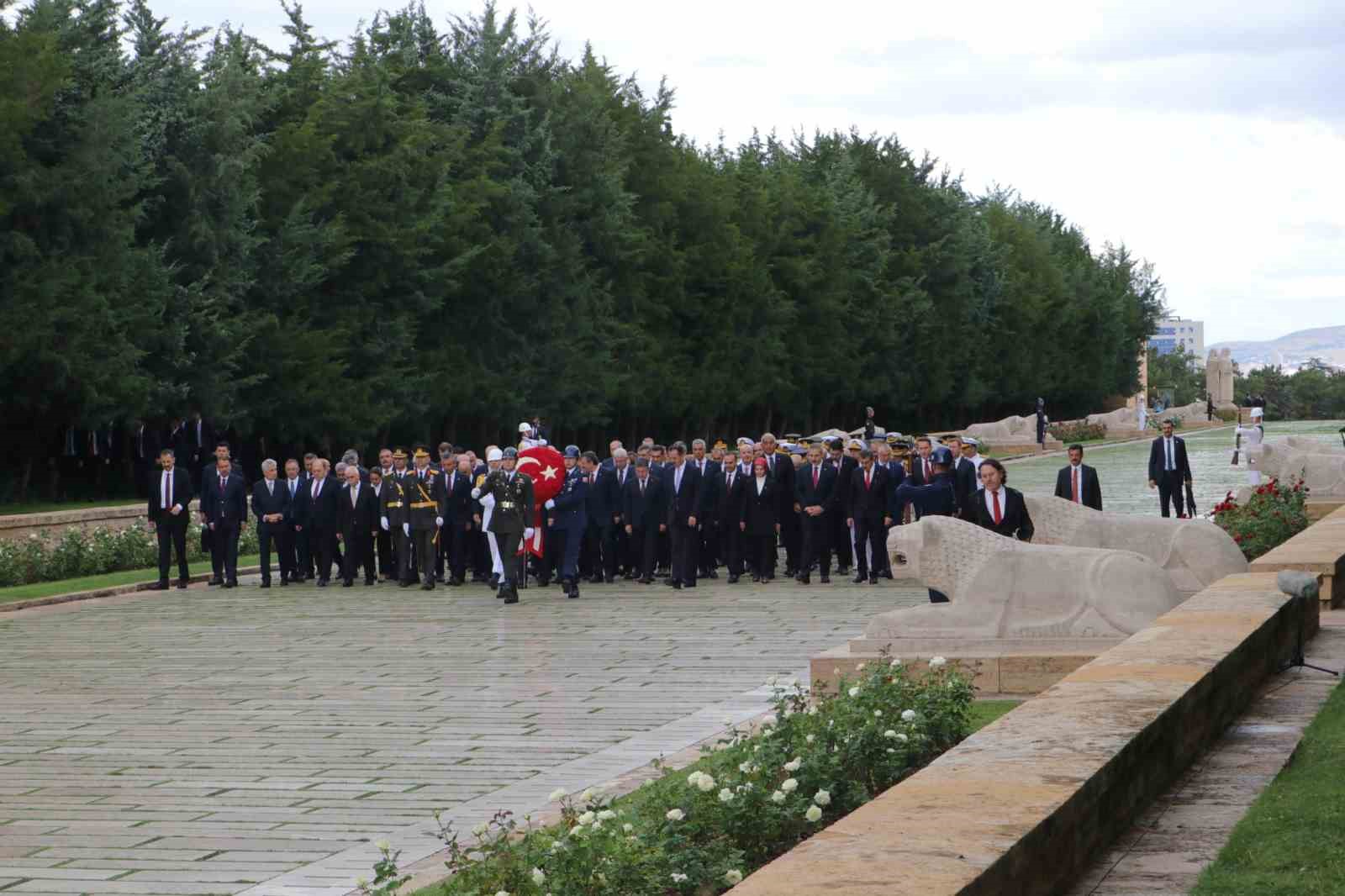 Cumhurbaşkanı Erdoğan başkanlığındaki devlet erkanı, Anıtkabir&rsquo;i ziyaret etti