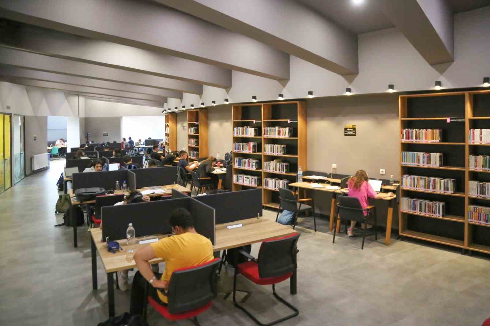 Akıl K&uuml;pleri&rsquo;nden b&uuml;y&uuml;k başarı: 345 gen&ccedil; &uuml;niversiteli oldu