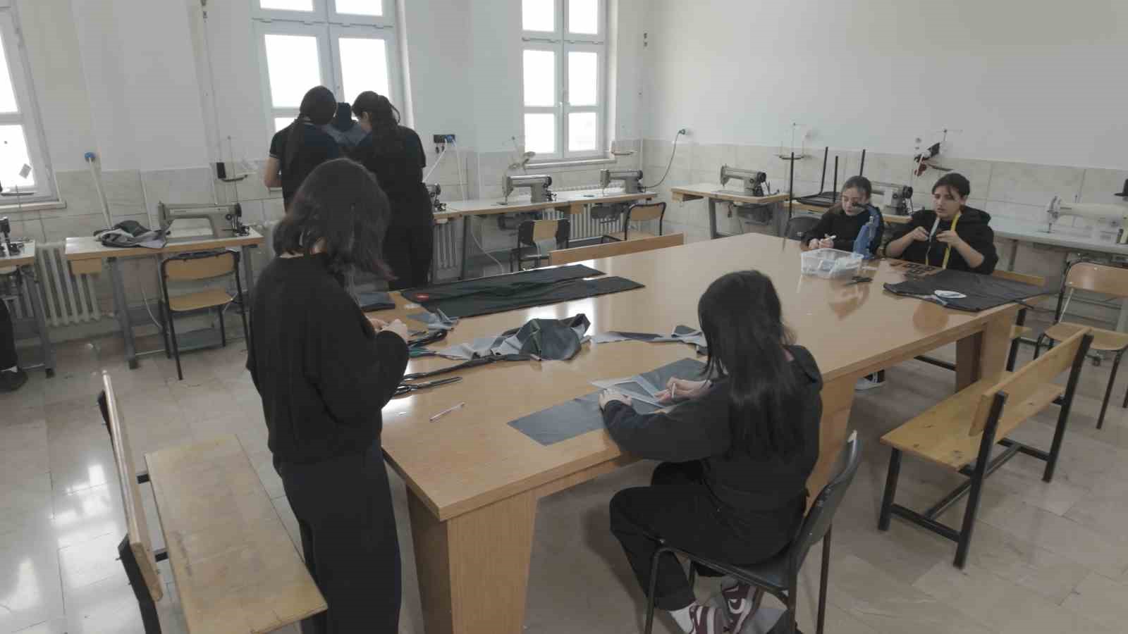 Meslek liseleri geleceğin nitelikli iş g&uuml;c&uuml;n&uuml; yetiştiriyor