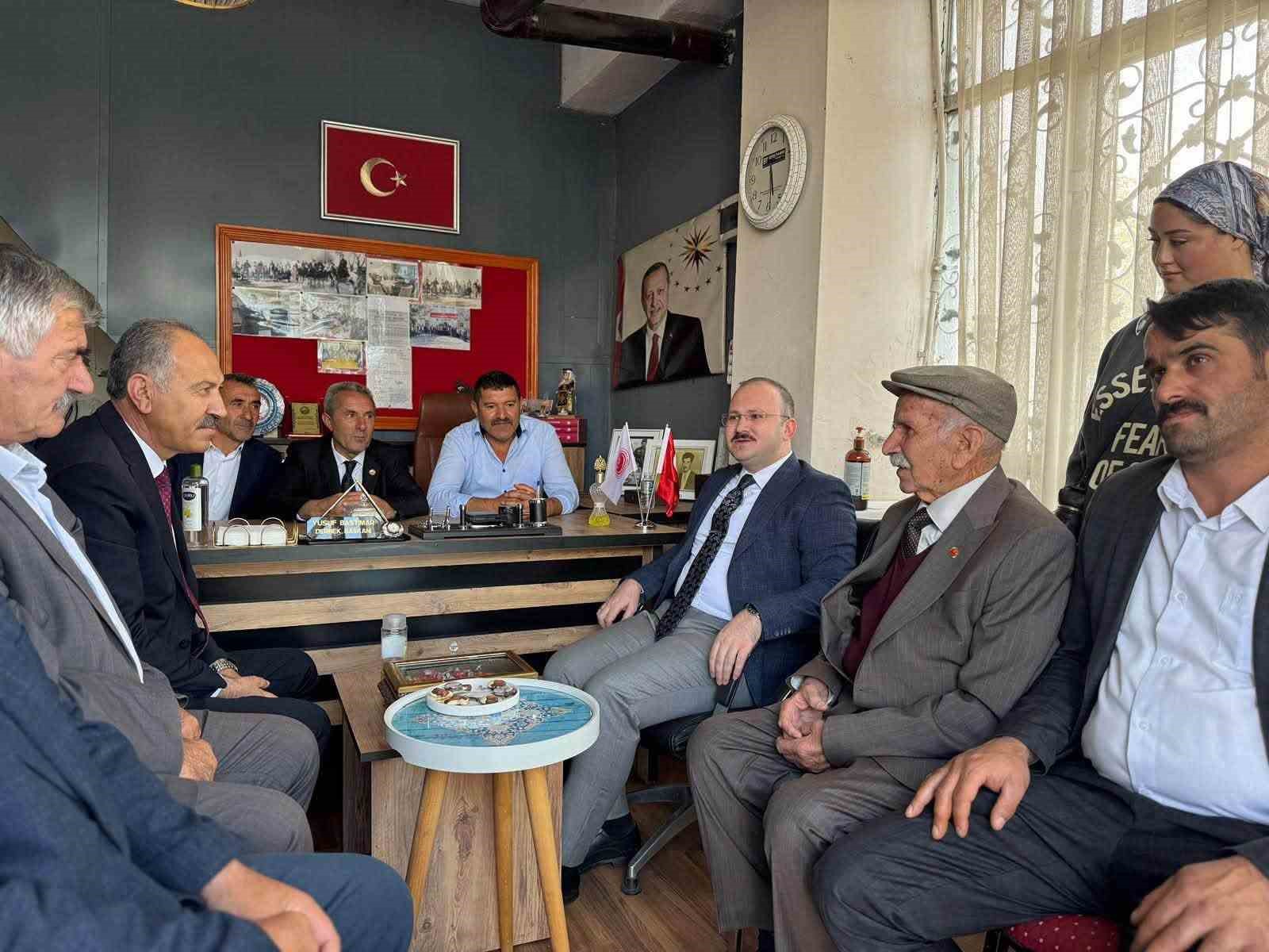 Arpa&ccedil;ay&rsquo;da Kaymakam G&uuml;ven&ccedil; ve Başkan Elma muhtarlarla buluştu